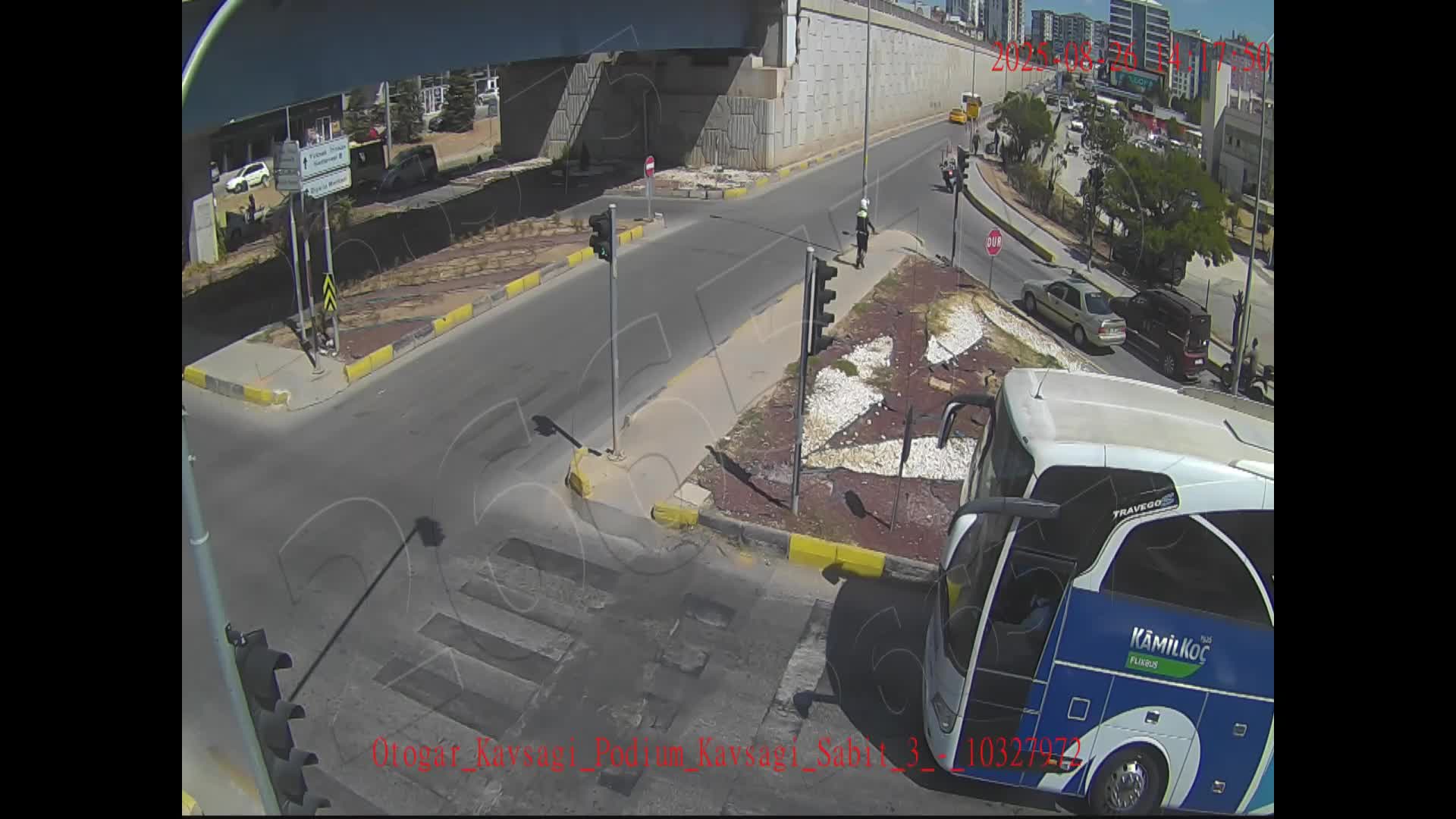 Plakasız ve kasksız motosiklet sürücüsünün kaçışı KGYS kameralarında