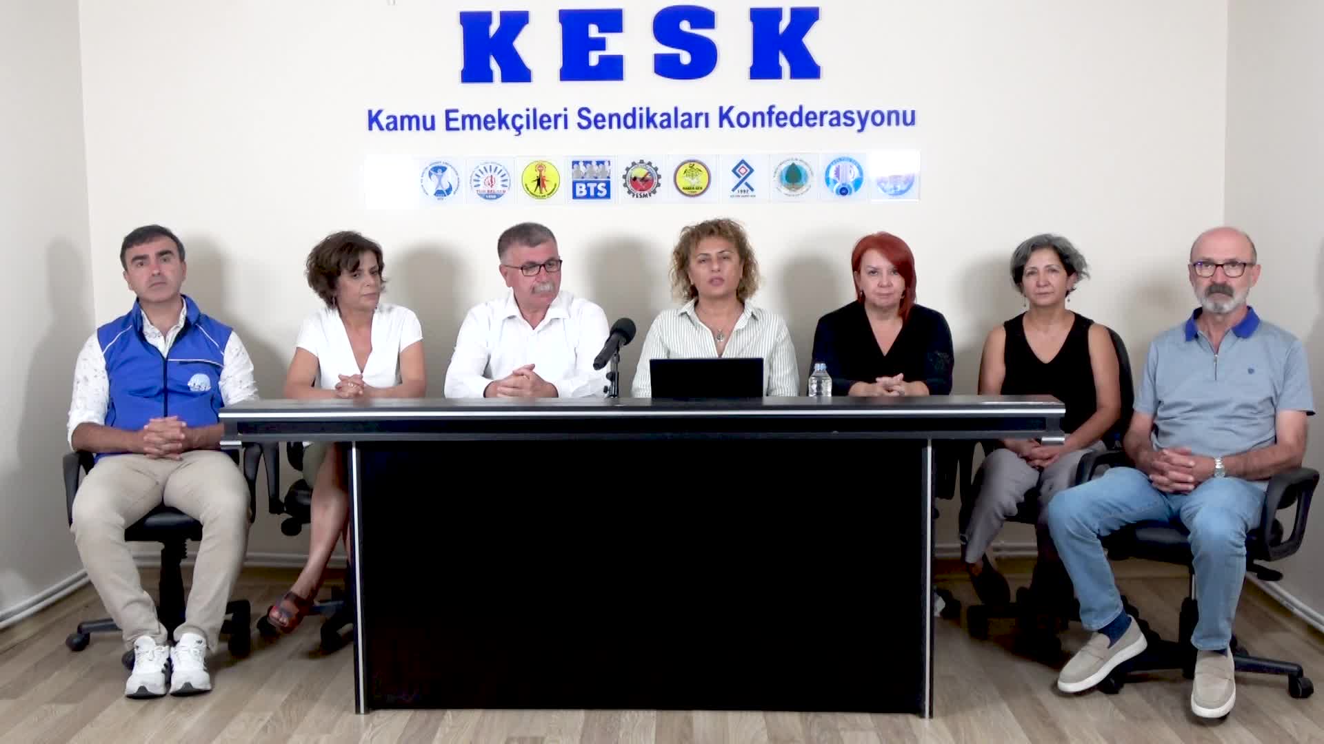 KESK Eş Genel Başkanı Koçak: "Kamu işvereni-icazet sendikacılığı-hakem ittifakı sonuç verdi, 4 milyon kamu emekçisi ve 2,5 milyon emekli bir kez daha sefalete itildi"