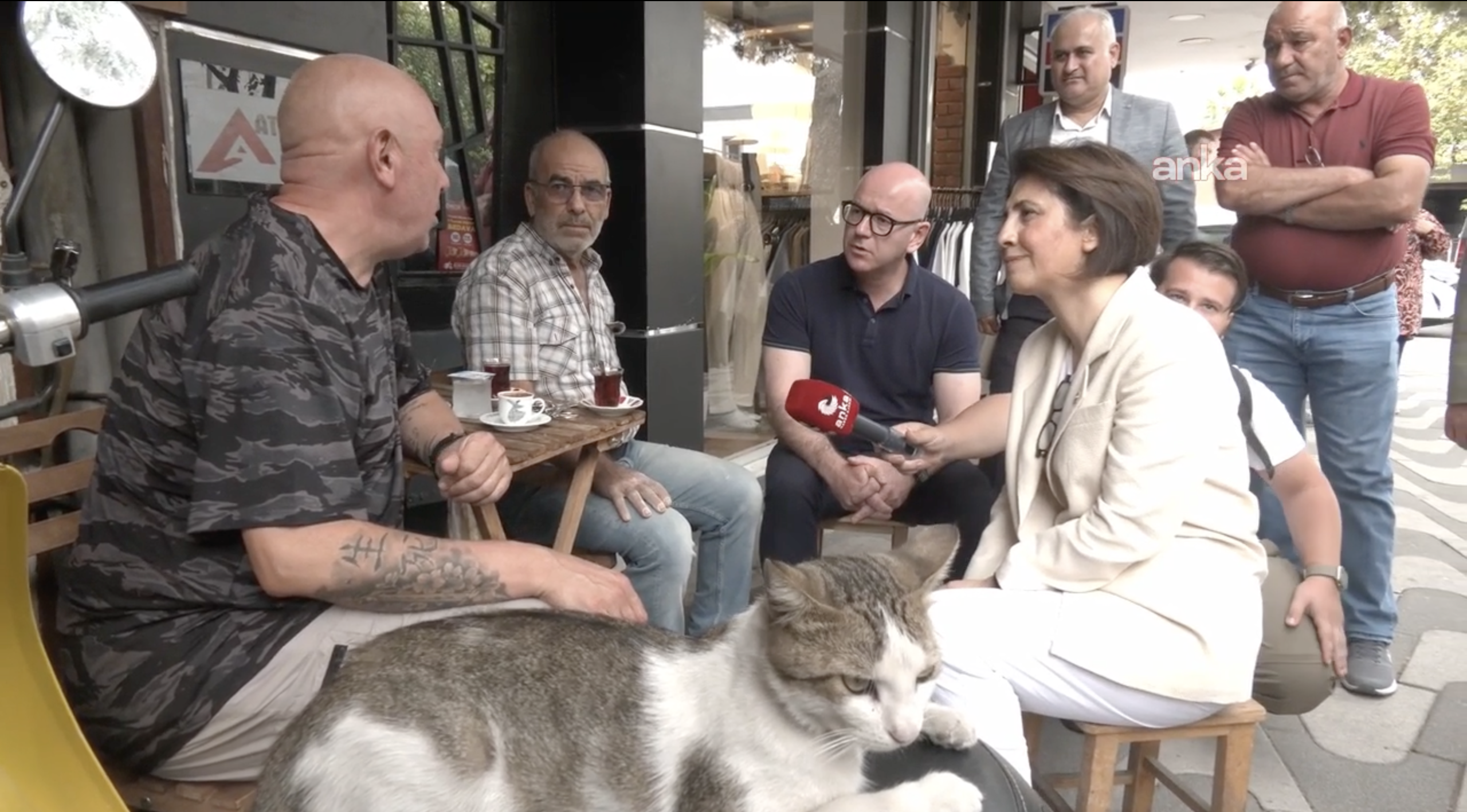 CHP heyeti Akhisar’da... Maliyetlerden yakınan esnaf: “Hükümet değişmeden bu durum değişmez”