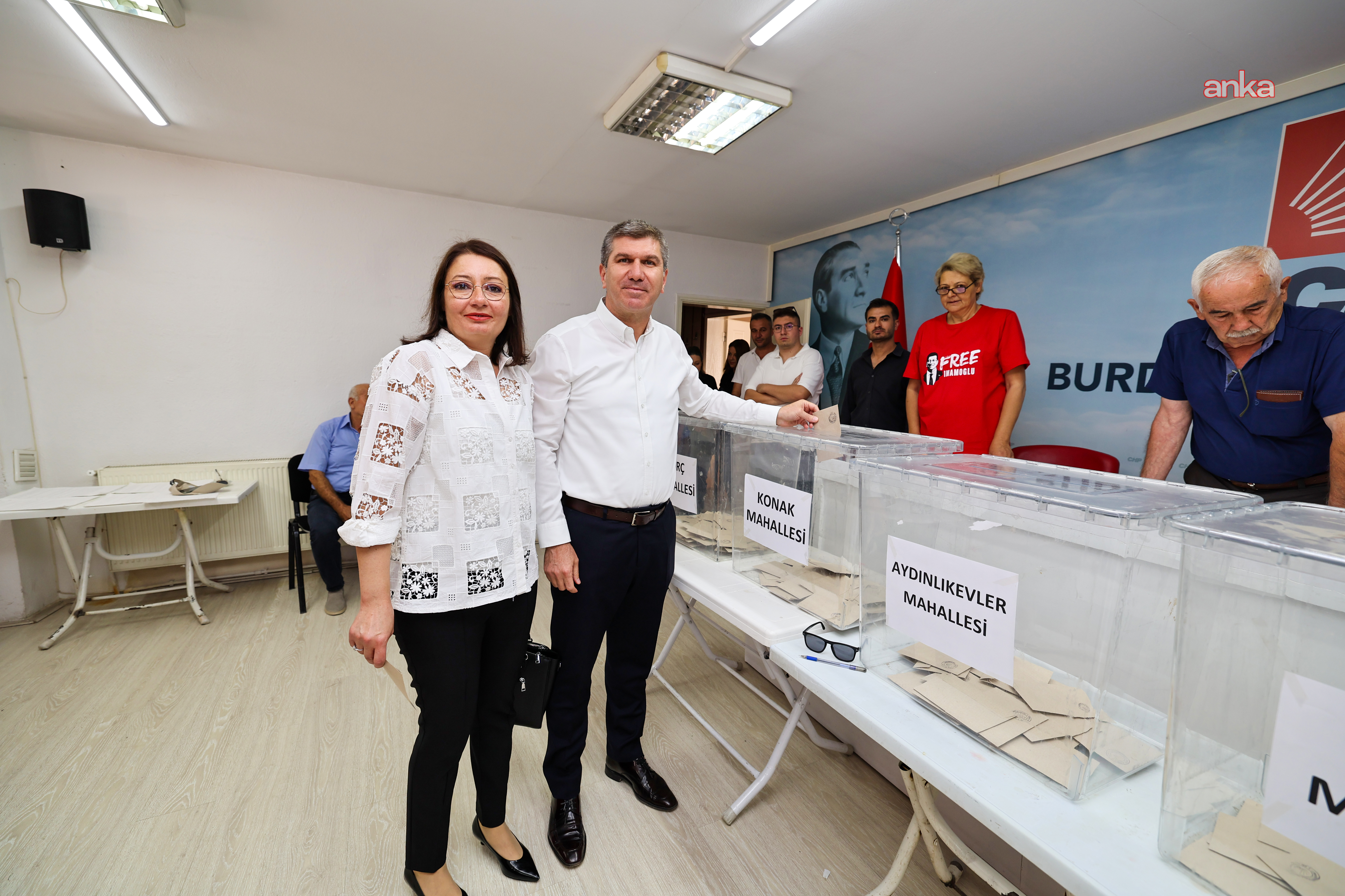 Burdur Belediye Başkanı Ercengiz, CHP delege seçimlerinde oy kullandı
