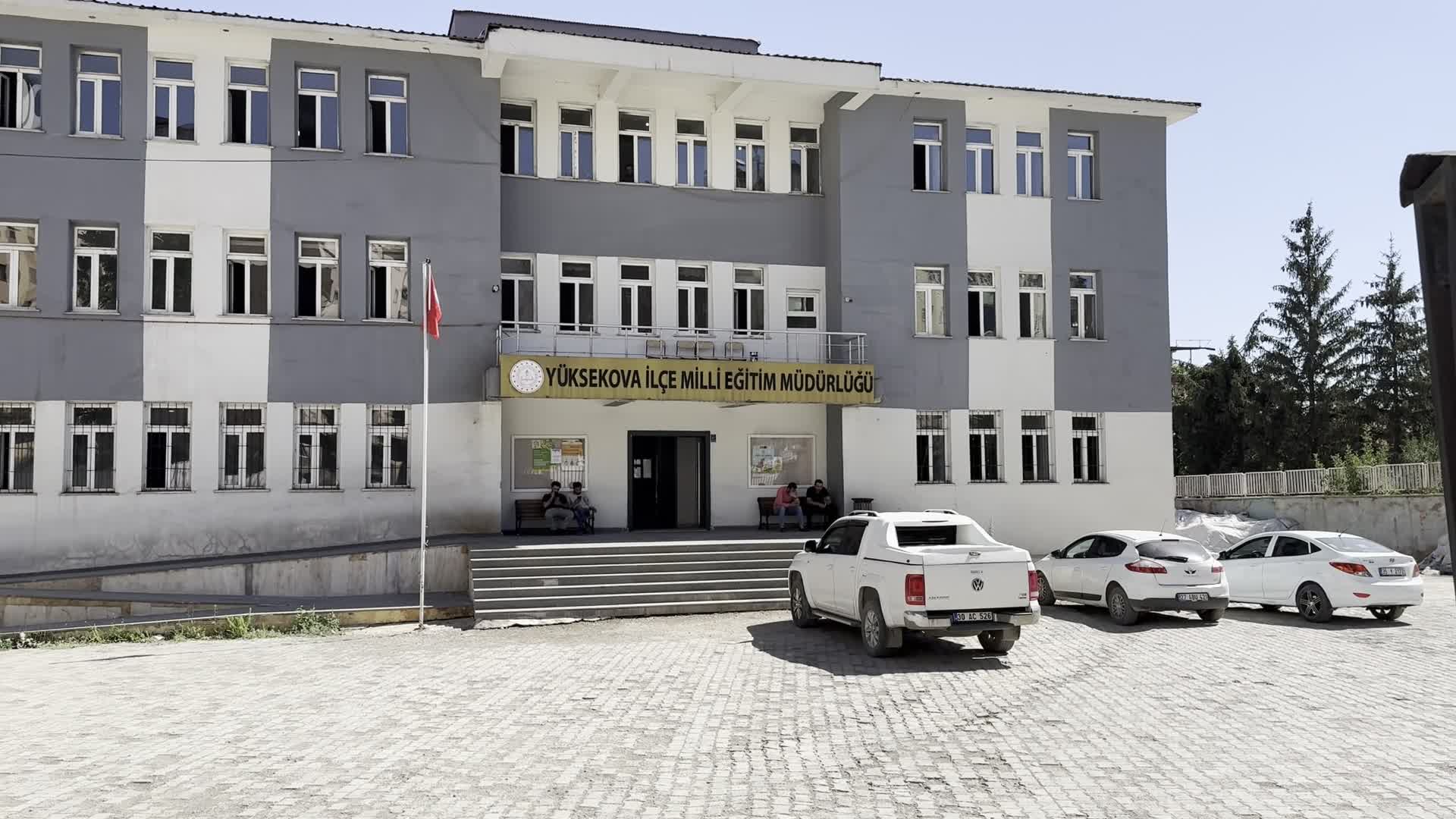 Hakkari’de ailelerin okul talebine müdürden “Kapıma gelmeyin” yanıtı