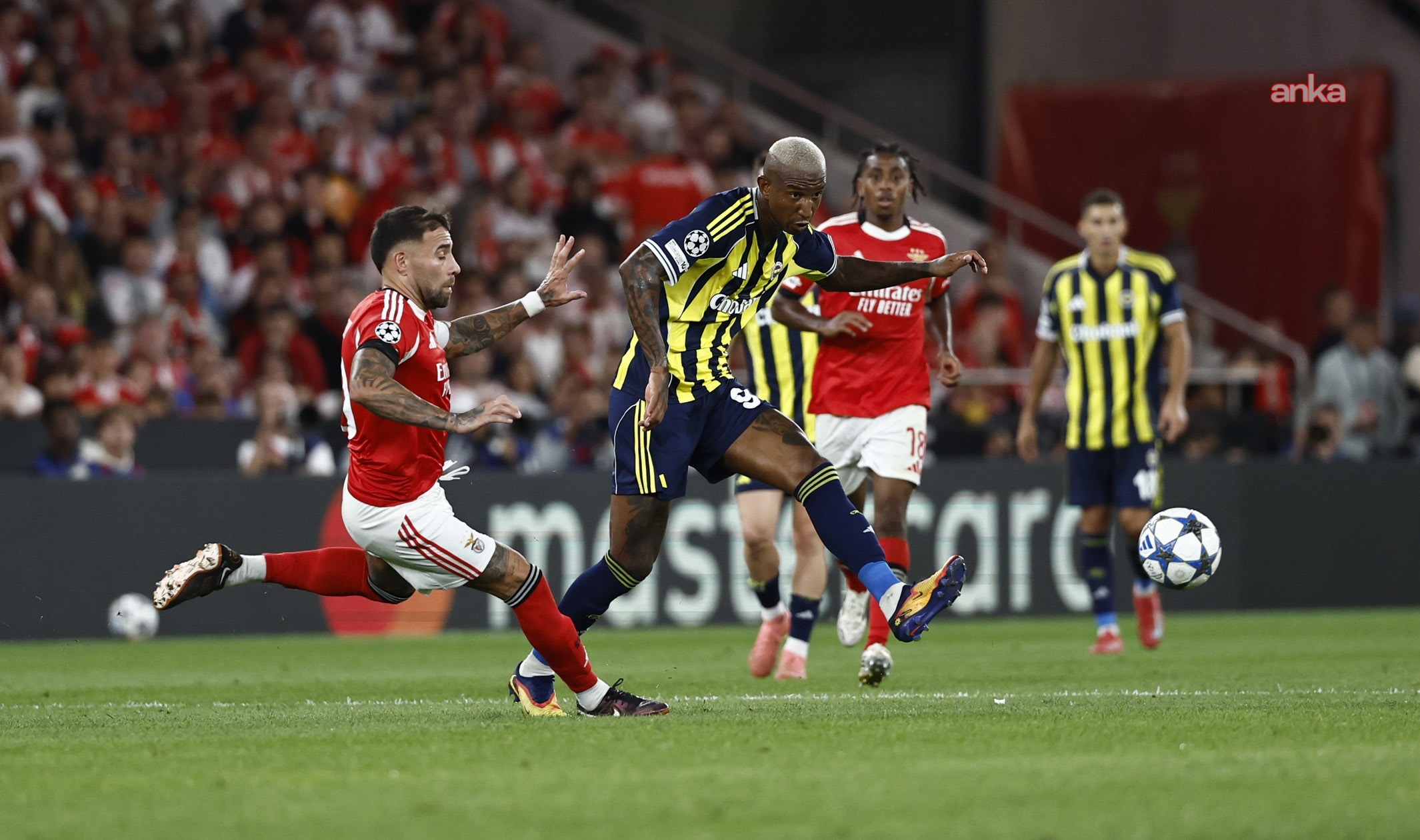 Benfica'ya 1-0 mağlup olan Fenerbahçe, yoluna Avrupa Ligi'nde devam edecek