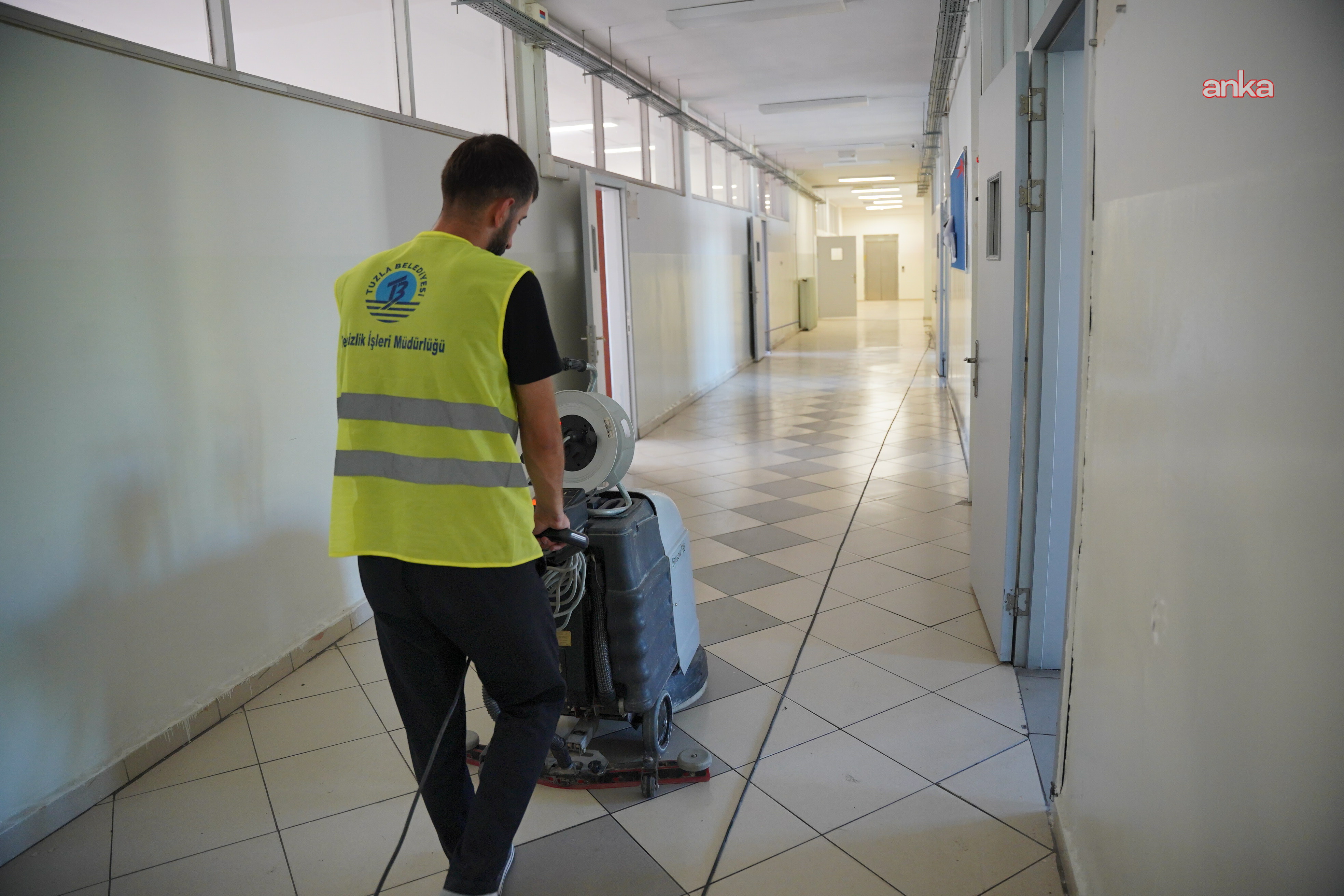 Tuzla Belediyesi, ilçedeki okulları yeni döneme hazırlıyor