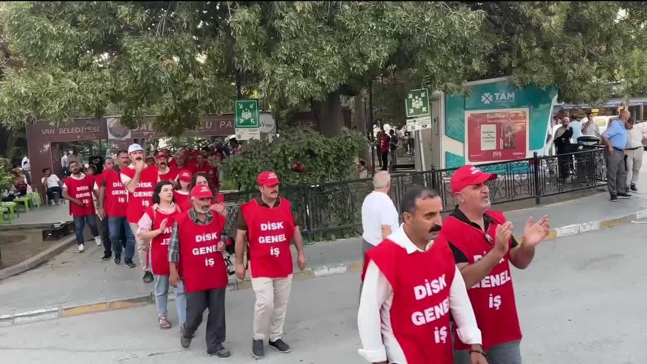 Van'da işten çıkarılan işçilerin eylemi 27'inci gününde sürüyor