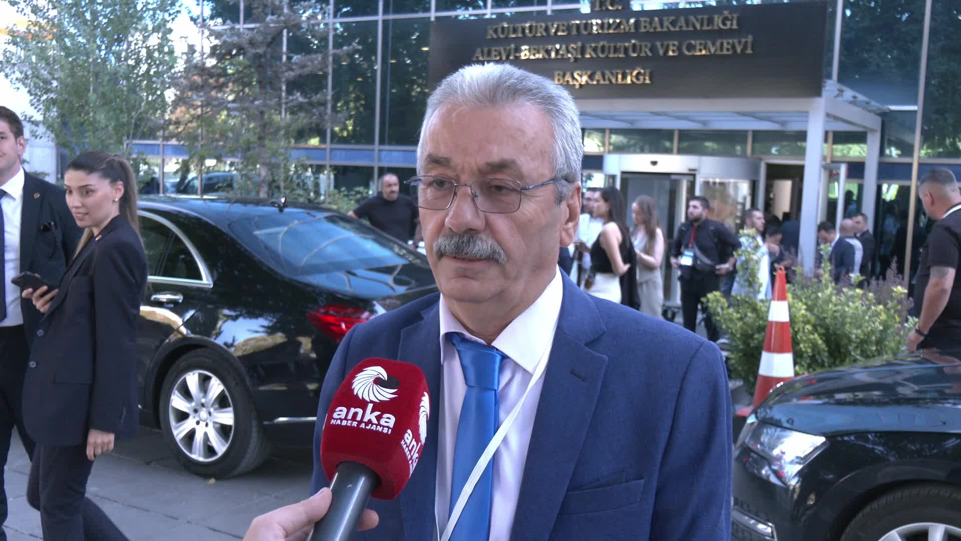 Alevi dedesinden Alevi-Bektaşi Kültür ve Cemevi Başkanlığı'ndaki toplantıya tepki: "Bizi kullanıyorlar"