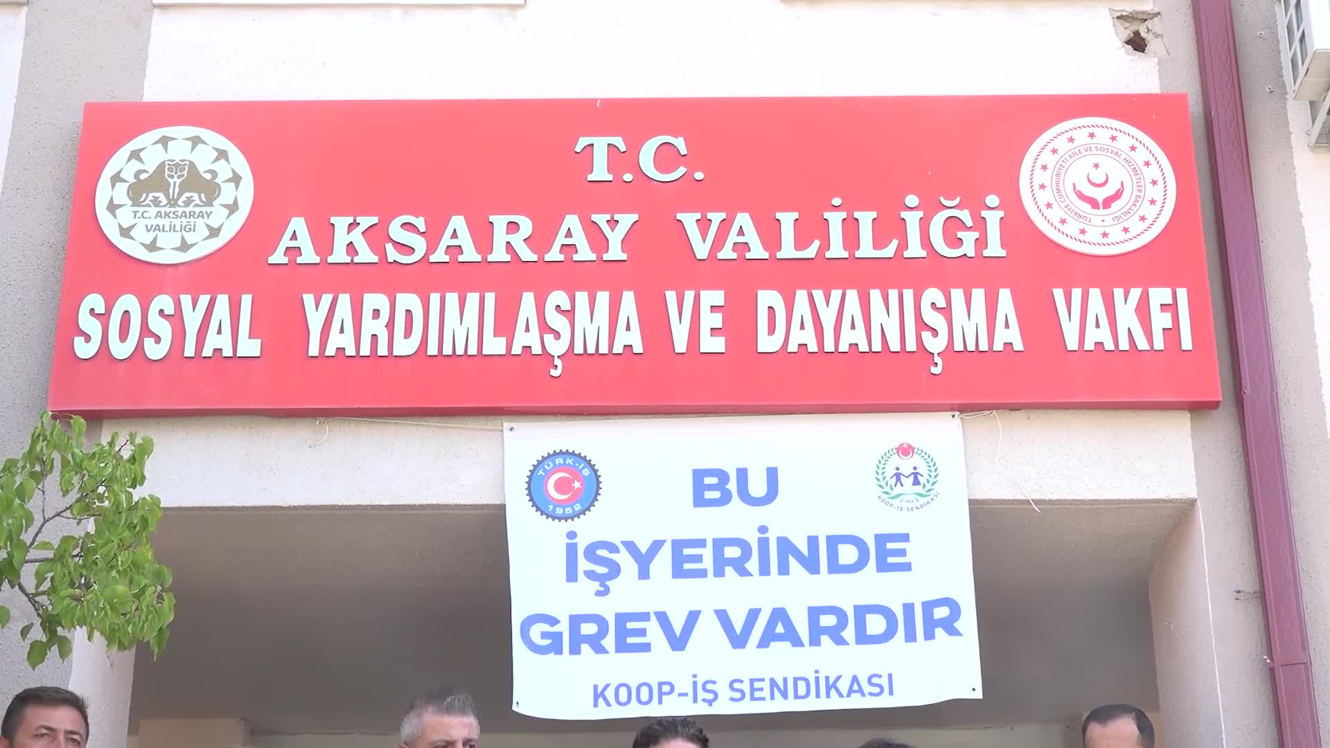 Koop-İş Sendikası'ndan grev kararı... Aksaray'da greve giden işçiler: "Emeğimiz görmezden geliniyor"