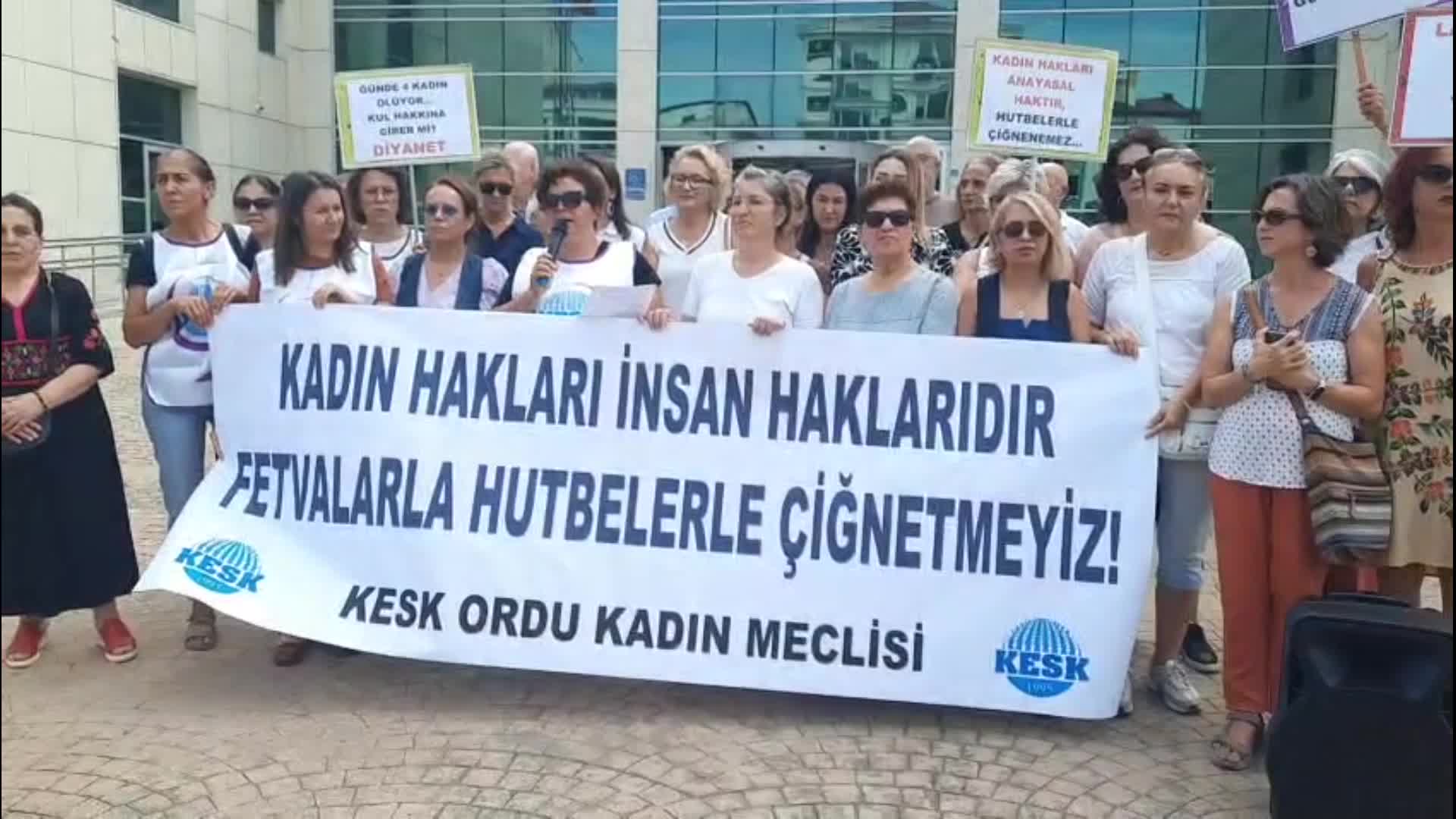 KESK Ordu  Kadın Meclisi üyelerinden Diyanet'in ''miras'' hutbesine tepki: "Medeni haklarımızdan vazgeçmiyoruz"