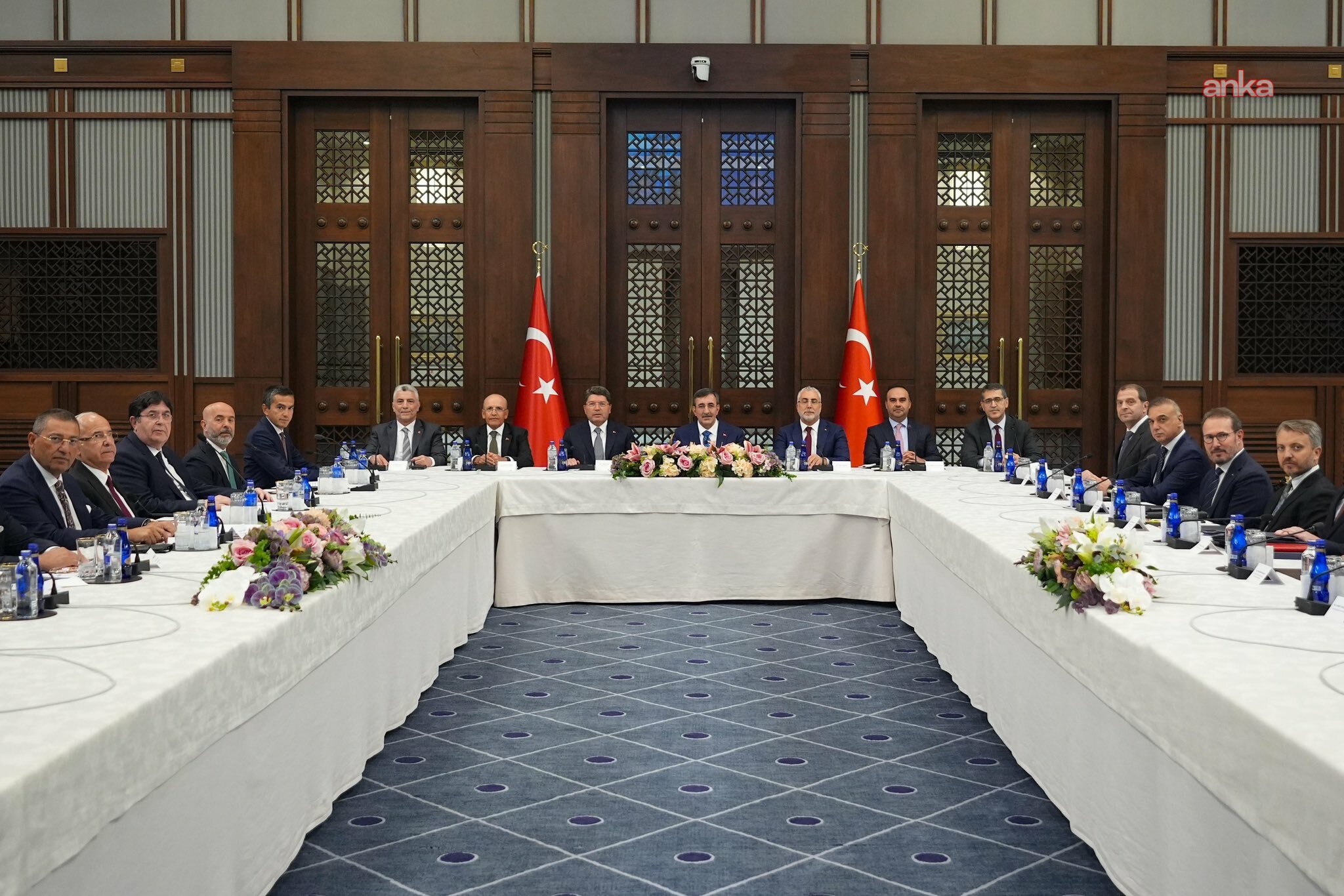Cevdet Yılmaz, OVP hazırlıkları için TİSK yönetimiyle bir araya geldi