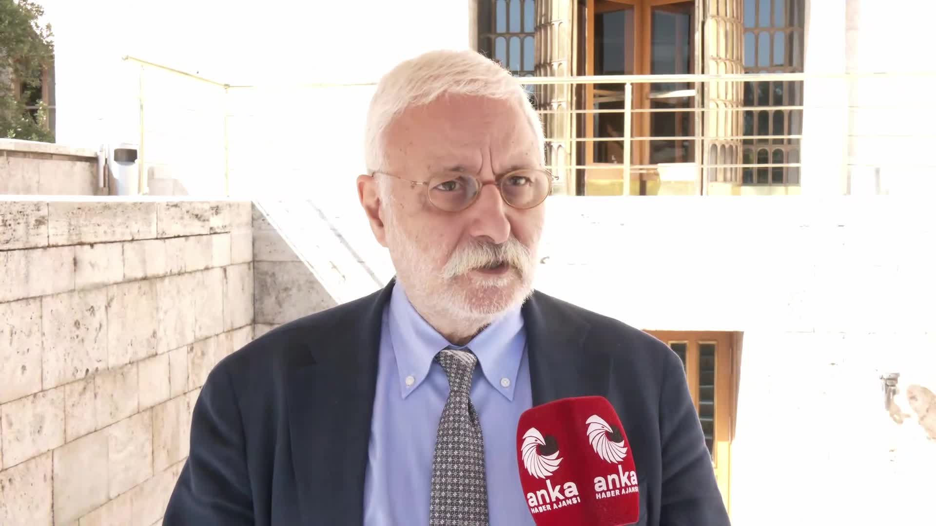DEM Parti Antalya Milletvekili Oluç: ''Silahlarını yakmış kişilerin ve bundan sonra da silah kullanmayacak olanların siyasal ve sosyal hayata nasıl katılabileceklerine dair düzenlemelere ihtiyaç var'