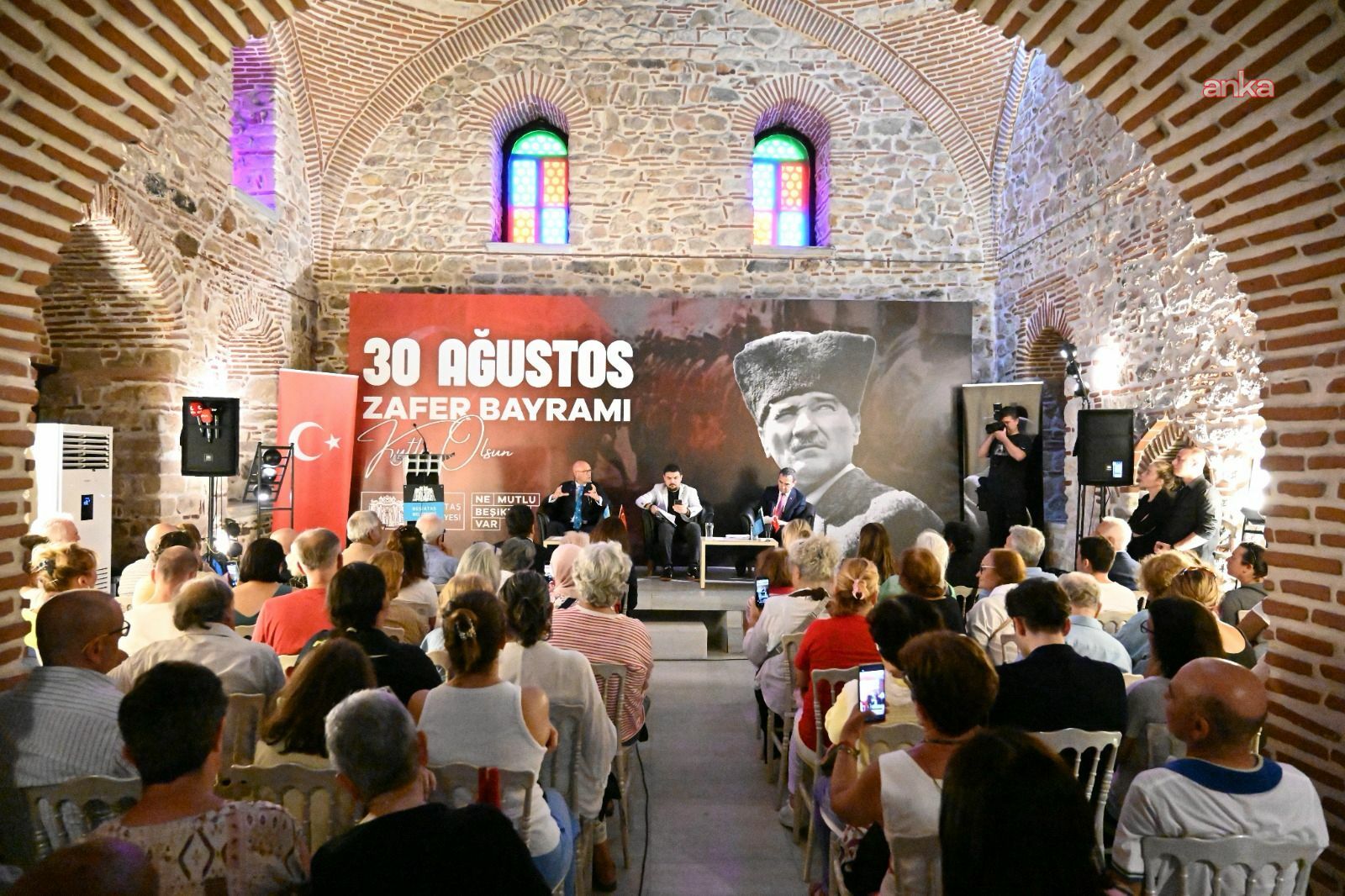 Beşiktaş Belediyesi’nin 30 Ağustos söyleşisine yoğun ilgi