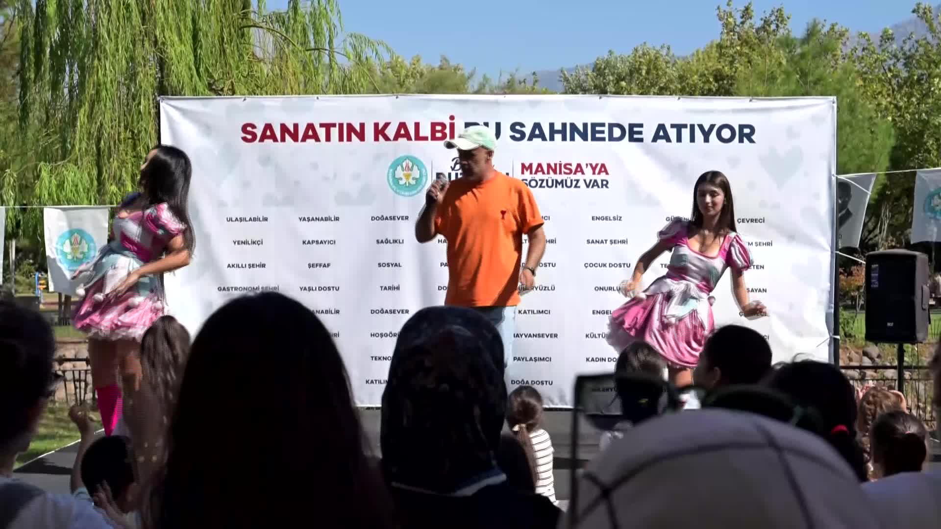 Manisa’da çocuklar, 30 Ağustos coşkusunu Atatürk Kent Parkı’nda yaşadı