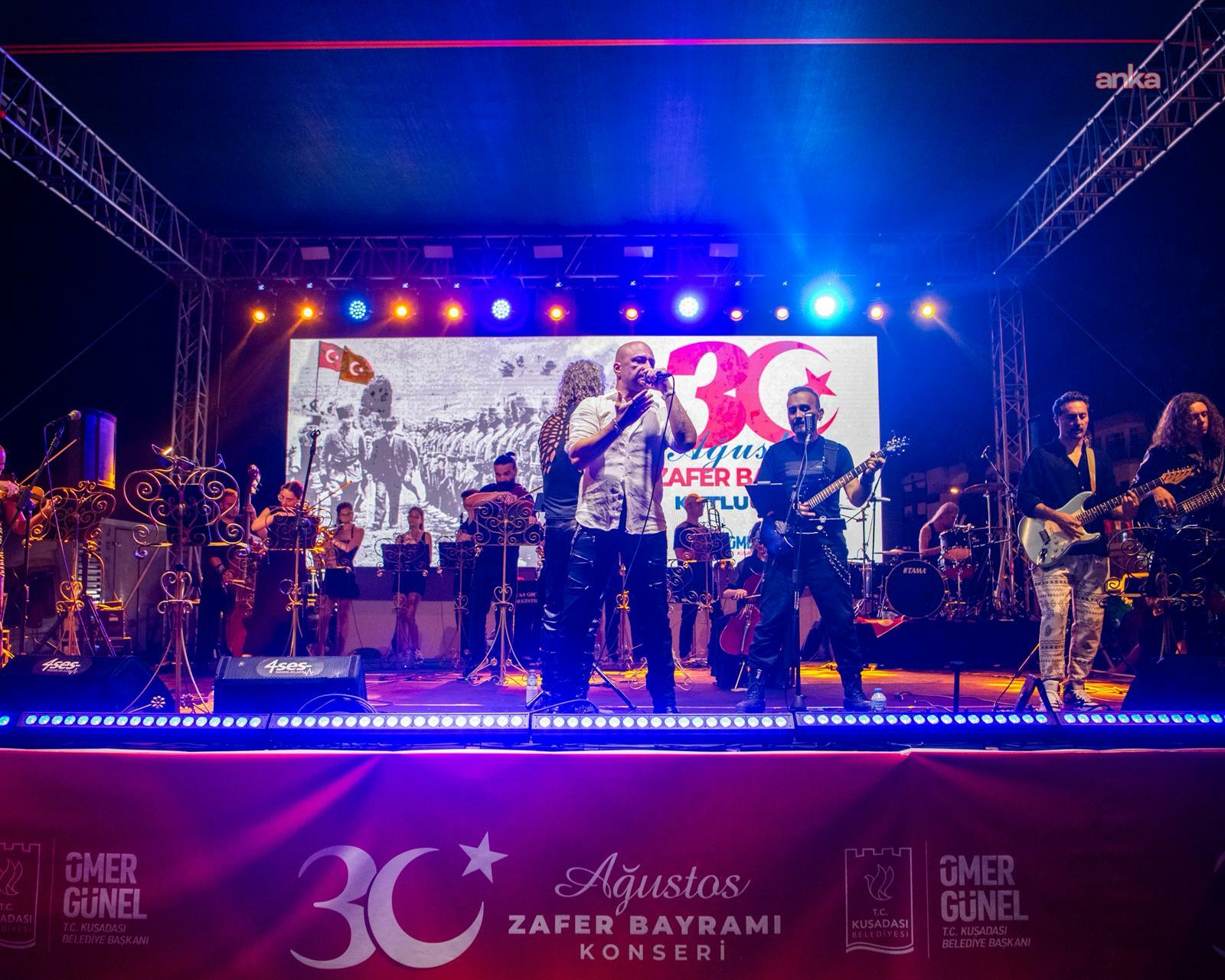 Kuşadası’nda 30 Ağustos coşkusu, Musa Göçmen ve Senforock Orkestrası ile zirve yaptı