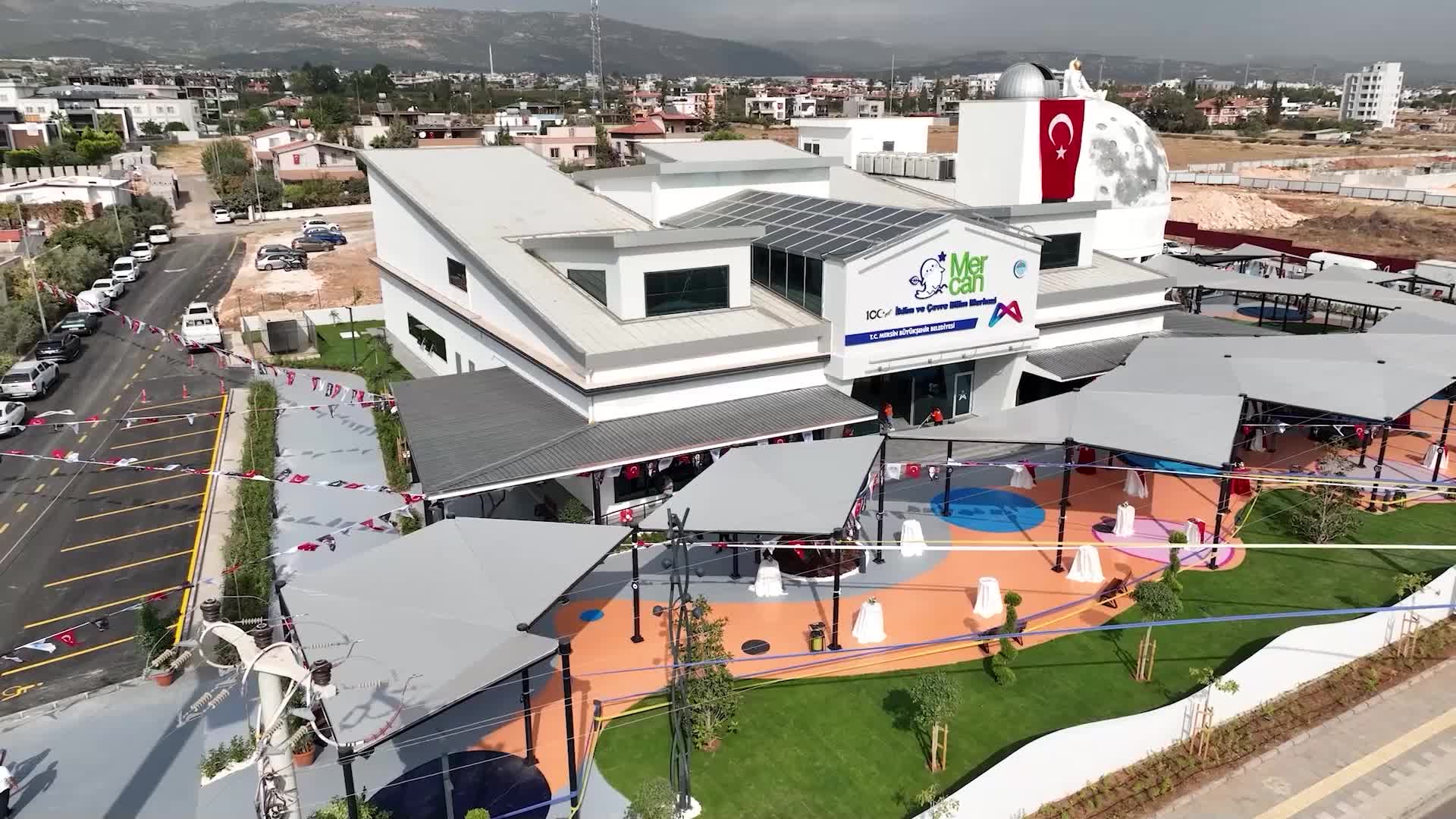 Mersin’de plastik kapaklardan acil durum düdükleri üretildi