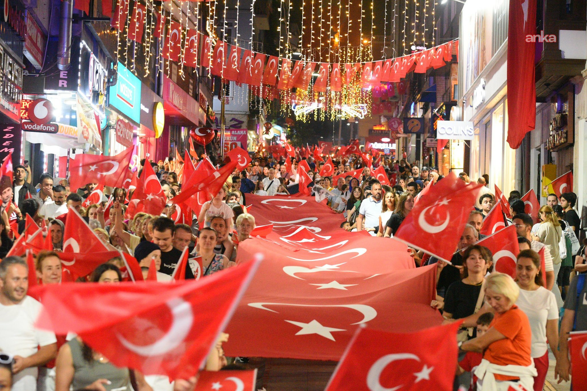 Giresun’da fener alayı şehri kırmızı beyaza boyadı