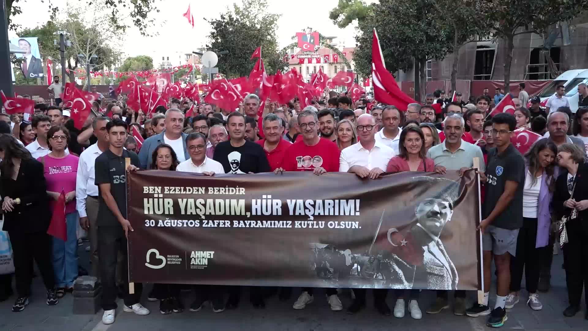 Balıkesir'i 30 Ağustos coşkusu sardı