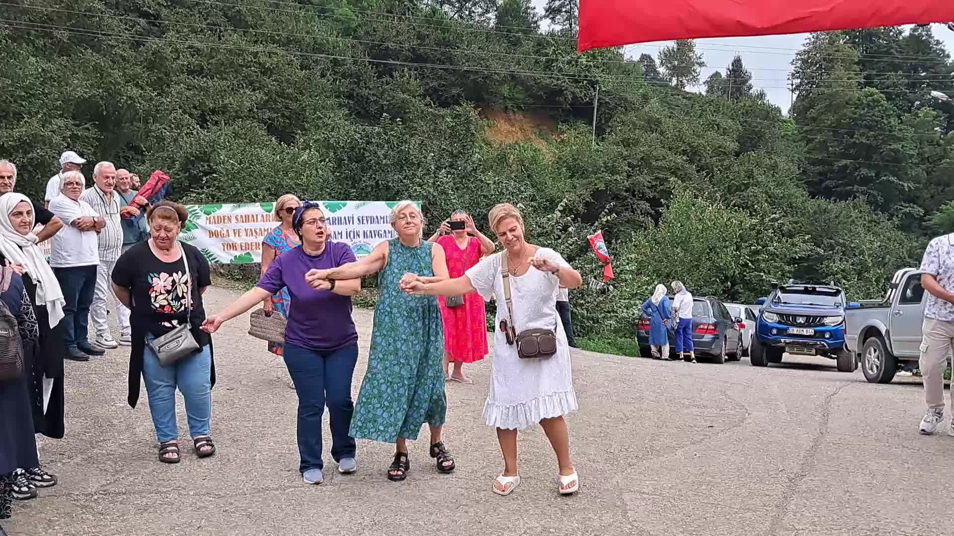 Artvin Pilarget'te yaşam savunucuları sokağa çıktı... Başkan Çervatoğlu: "Şimdi bir avuç çıkarcı ve işbirlikçileri bu toprakları elimizden almak istiyor, asla vazgeçmeyeceğiz""