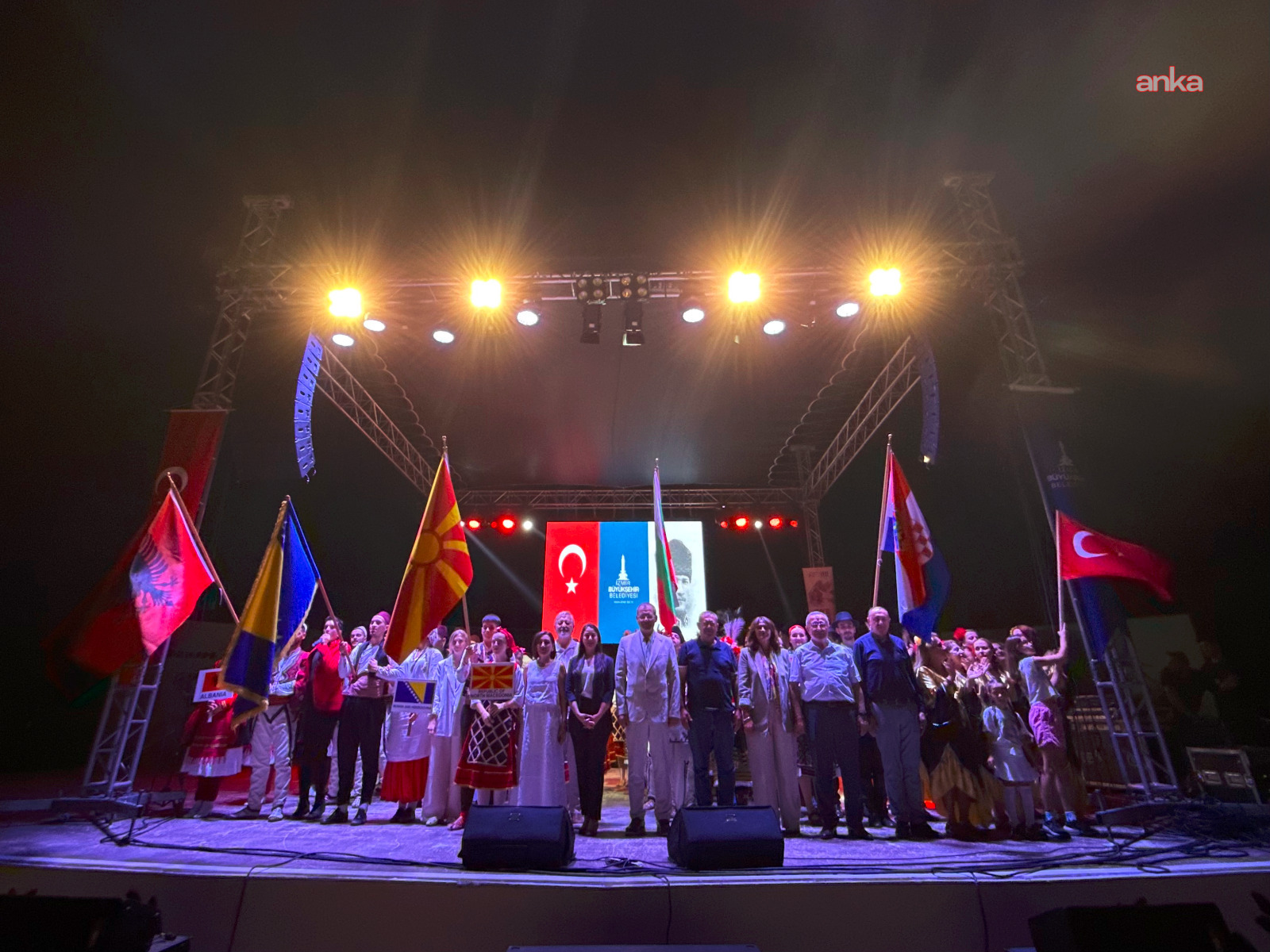 İzmir’de "Balkan" coşkusu sürüyor