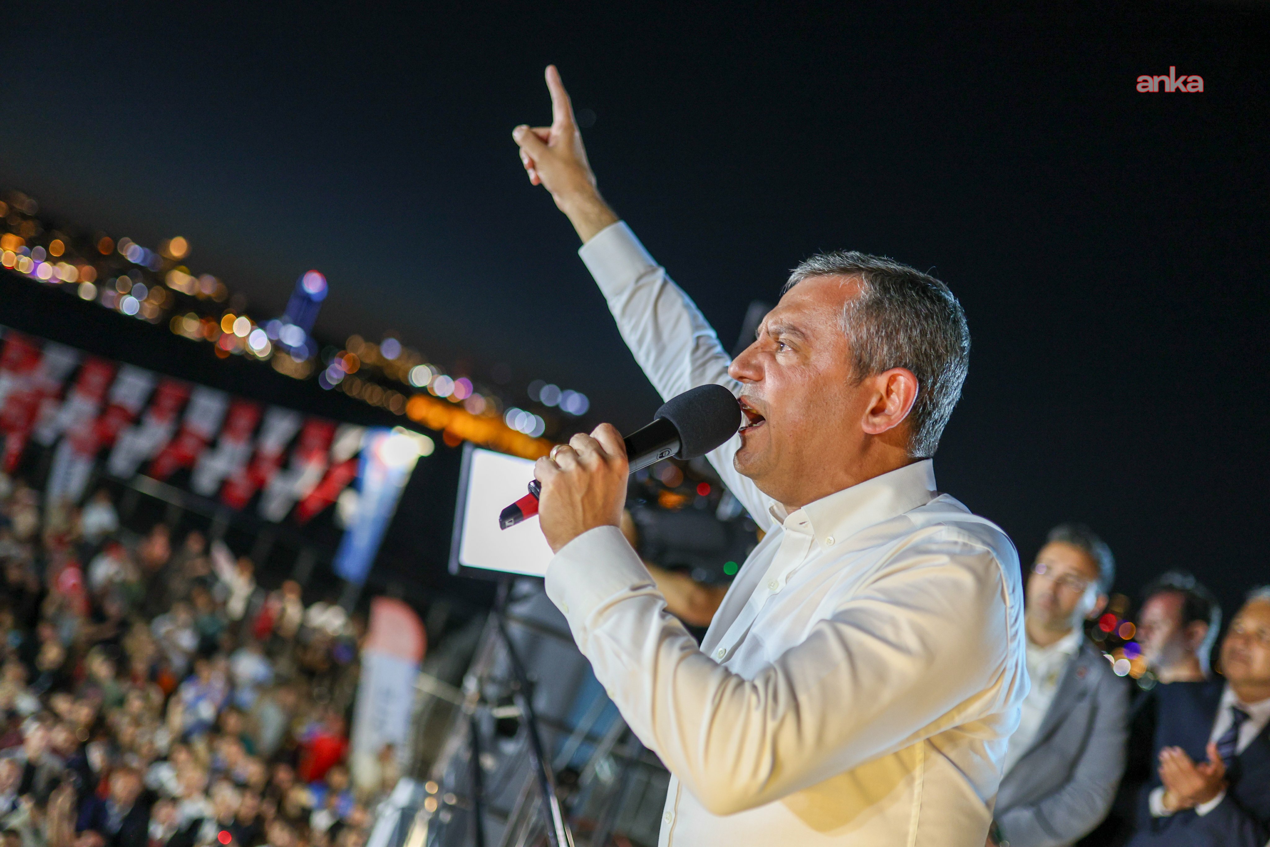 Özgür Özel'den TELE1'in karartılmasına tepki: TELE1'in sonuna kadar arkasındayız