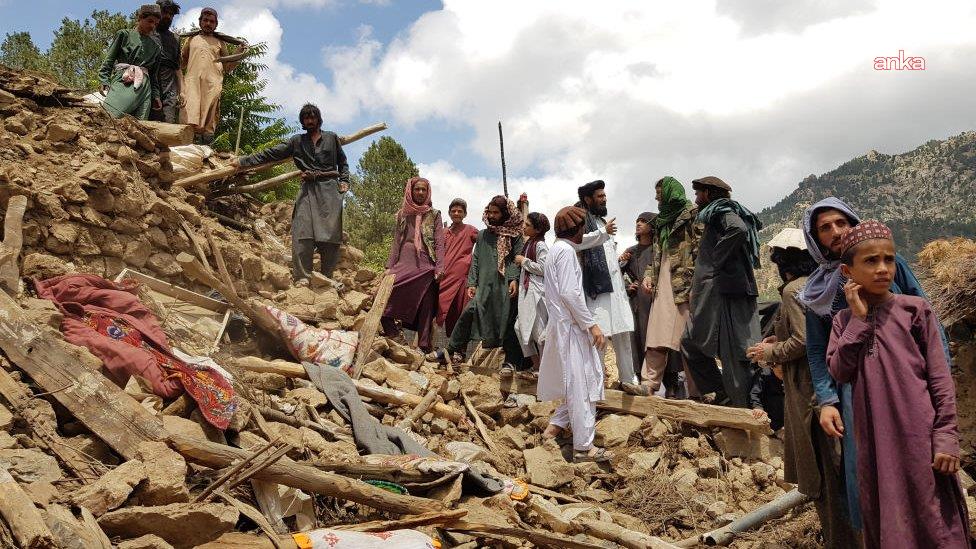 Afganistan'da deprem... 622 ölü, bin 555 yaralı