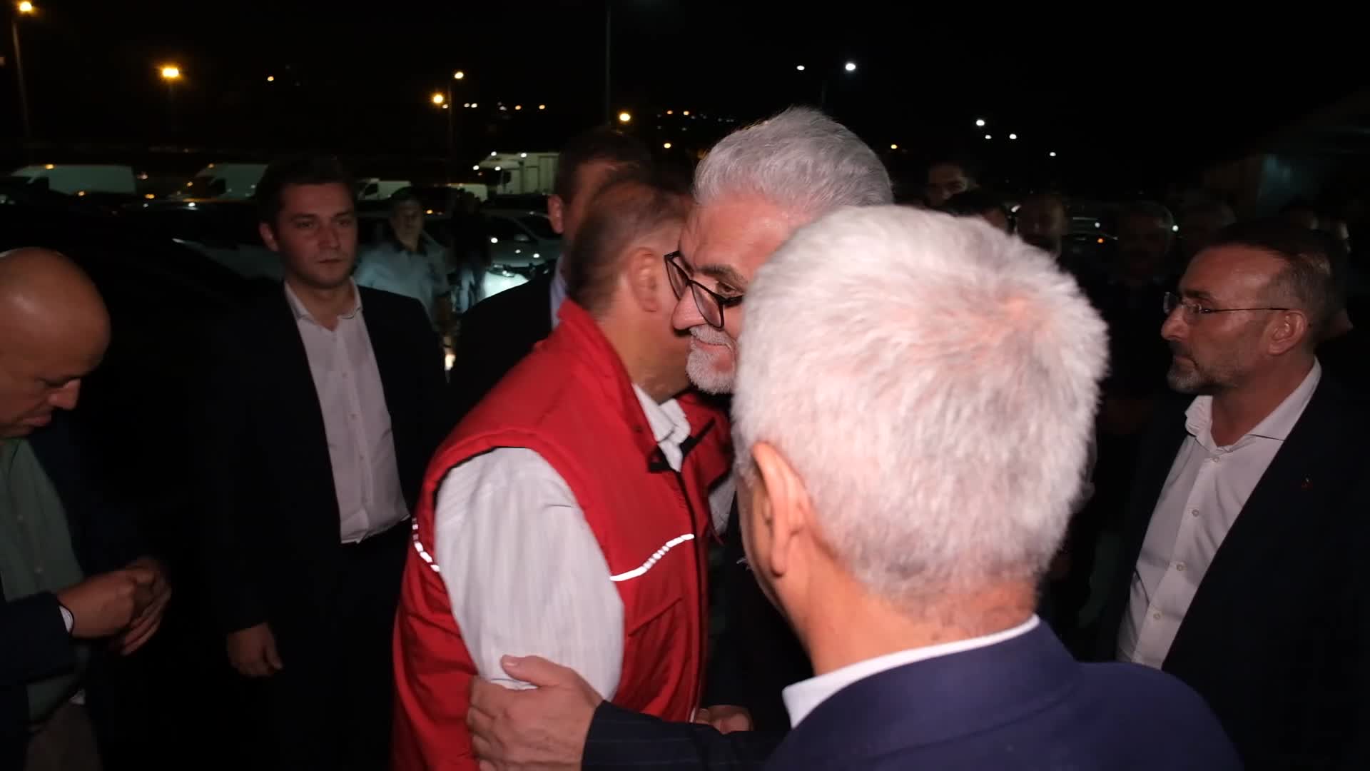 İBB Başkanvekili Nuri Aslan, Gürpınar Su Ürünleri Hali’nde balıkçıların yeni sezon heyecanına ortak oldu: “Yolunuz bahtınız açık olsun. Haydi rasgele, Vira Bismillah”