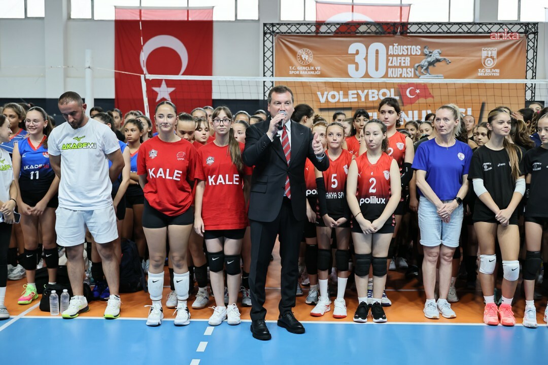 Silivri Belediye Başkanı Balcıoğlu, Zafer Kupası Voleybol Turnuvası’na katıldı... 30 Ağustos coşkusu sporla taçlandı