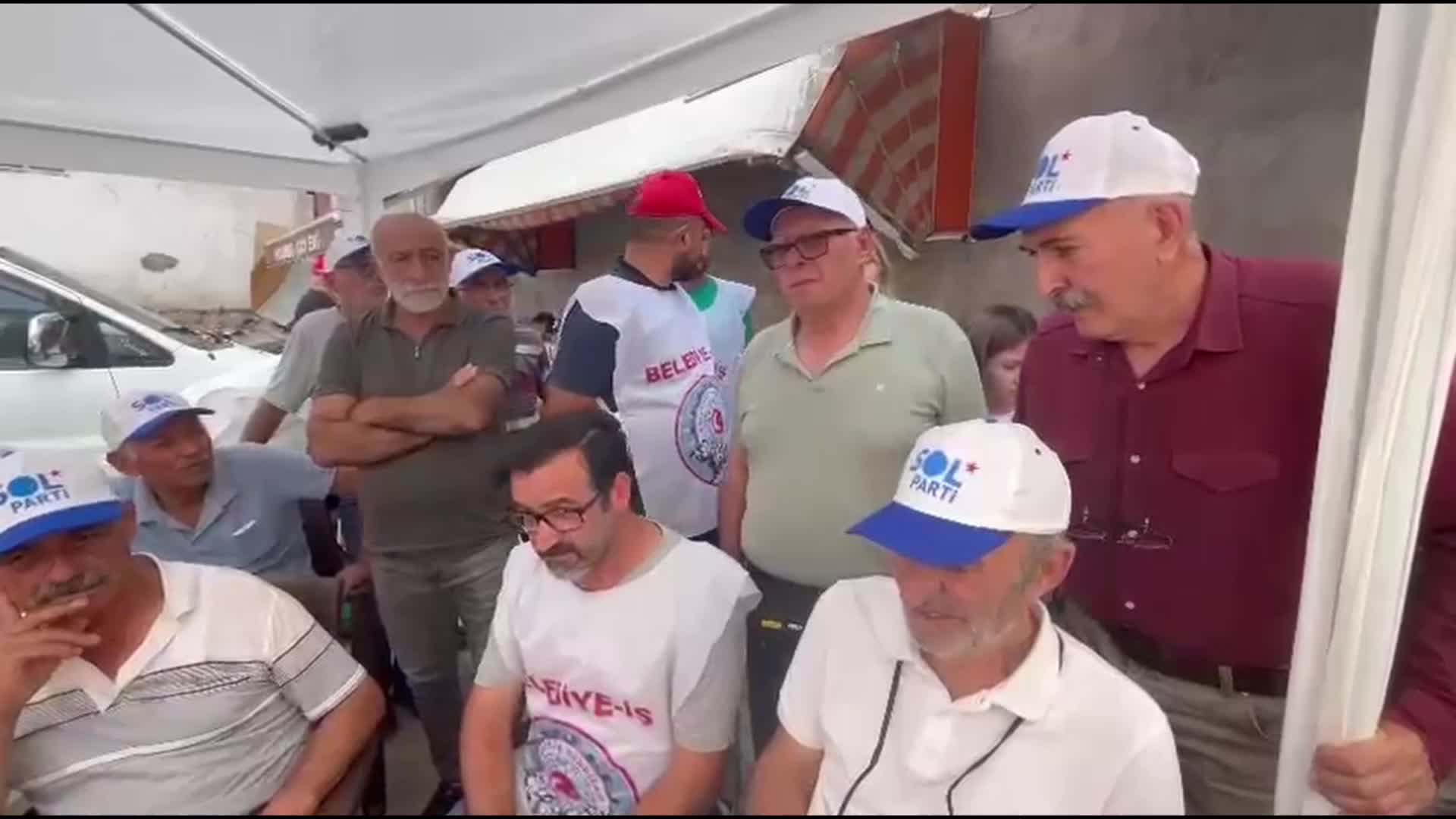 Şavşat’ta mahkeme kararıyla işe iade edilen işçilerin direnişi sürüyor: "Oğlum bu yıl LGS’ye girdi, onun ve kızımın ihtiyaçlarını erteledik"