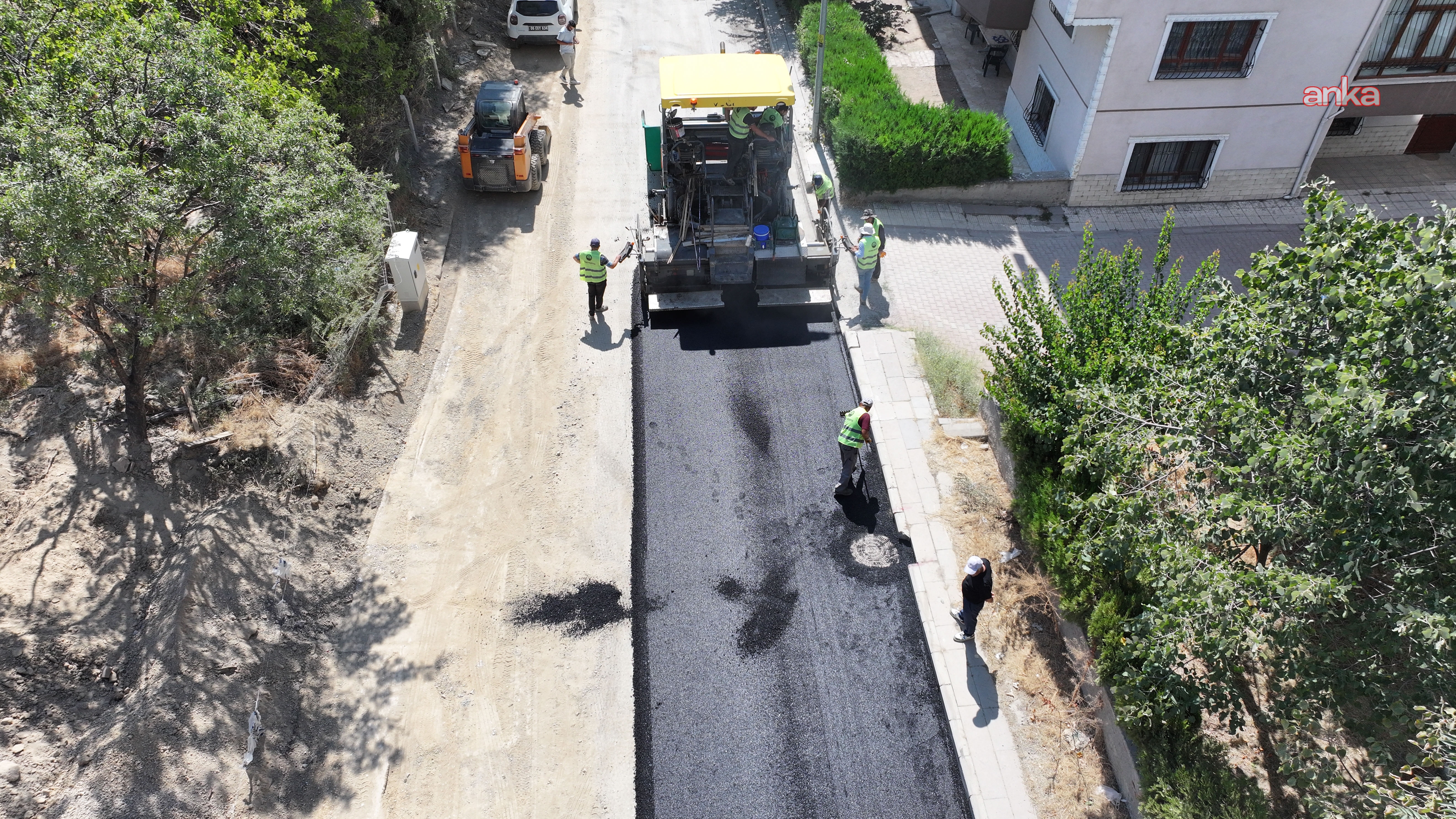 Gölbaşı Belediyesi, ilçe genelinde yol çalışmalarına devam ediyor