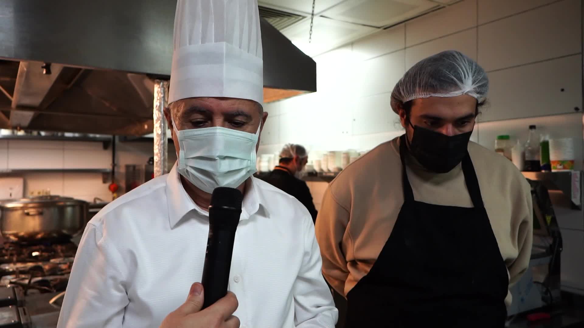 MASTERCHEF BARBAROS İLE ATAKUM BELEDİYE BAŞKANI DEVECİ, PANDEMİ DESTEK EKİBİ İLE MUTFAĞA GİRDİ