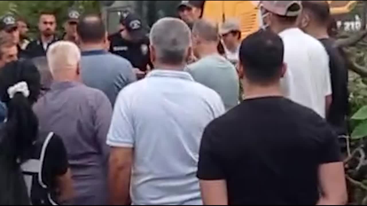 TOKİ için acele kamulaştırılan Samandağ Kurtderesi Mahallesi'nde mahkeme süreci tamamlanmadan meyve ağaçları kesildi