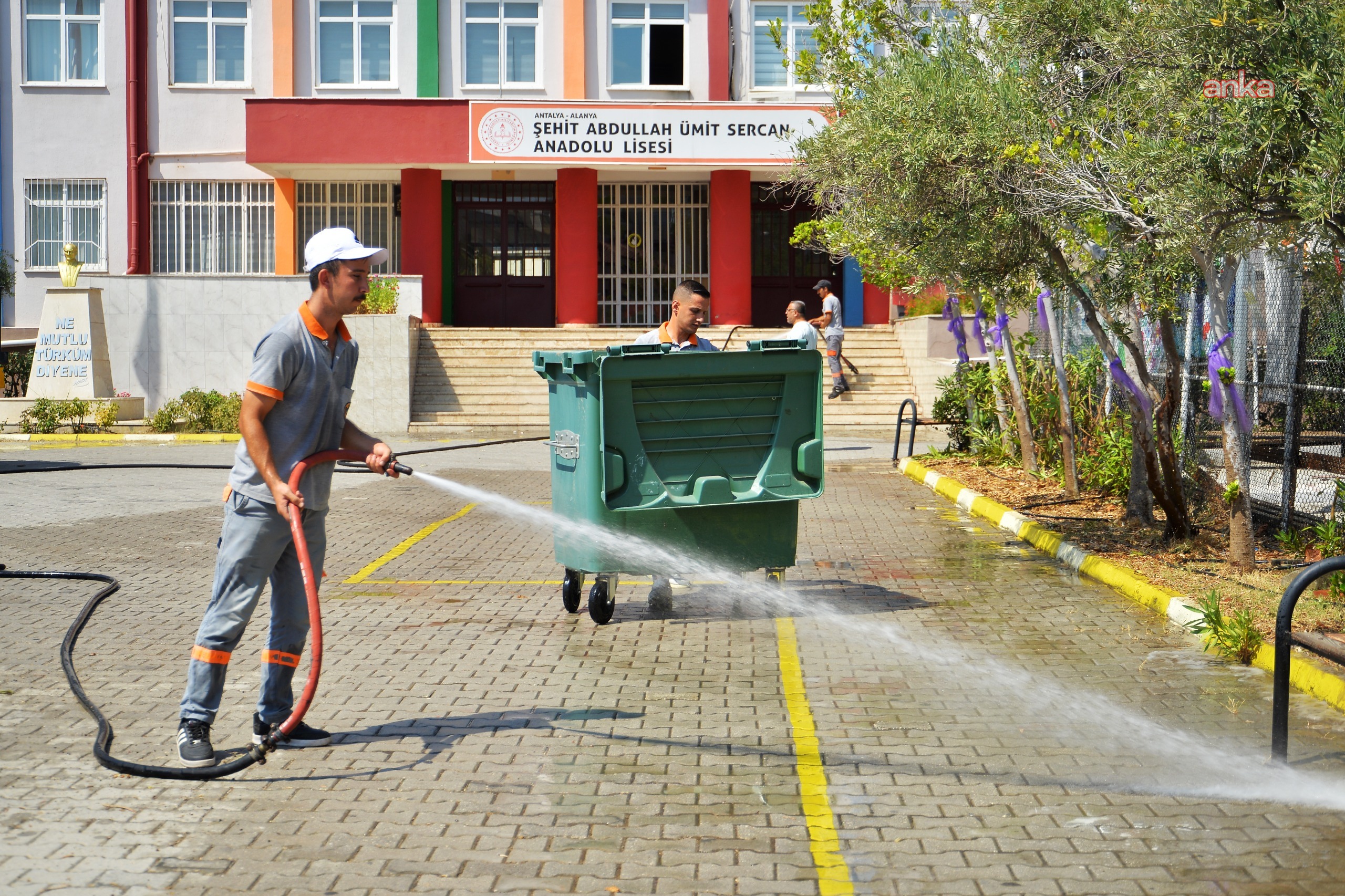Alanya Belediyesi’nden ilçedeki okullarda kapsamlı temizlik çalışması