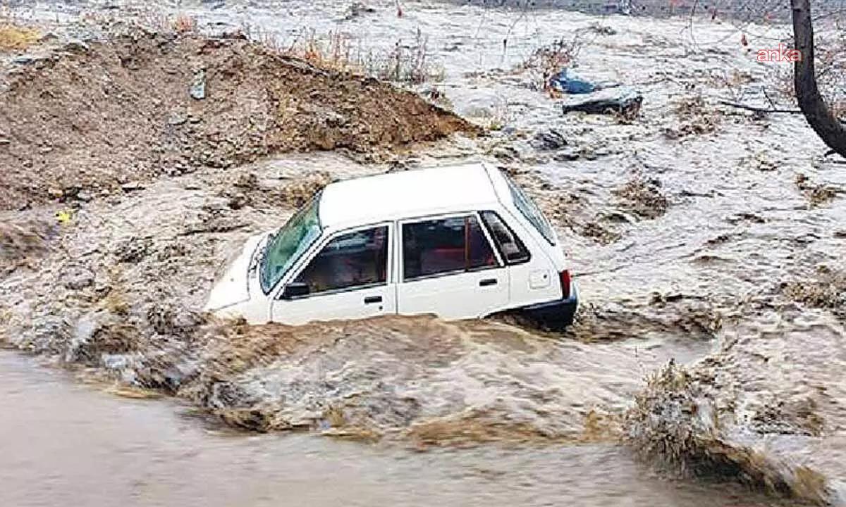 Hindistan'daki sel nedeniyle en az 30 kişi hayatını kaybetti
