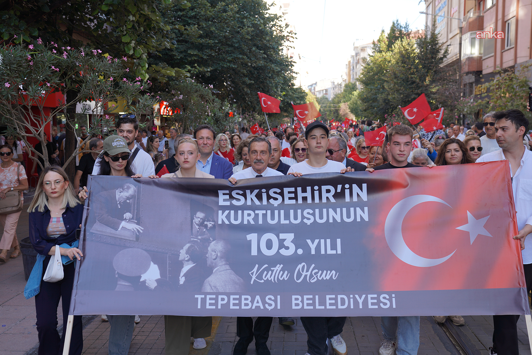 Eskişehir'in düşman işgalinden kurtuluşunun 103'üncü yılı dolayışıyla Tepebaşı'nda yürüyüş düzenlendi