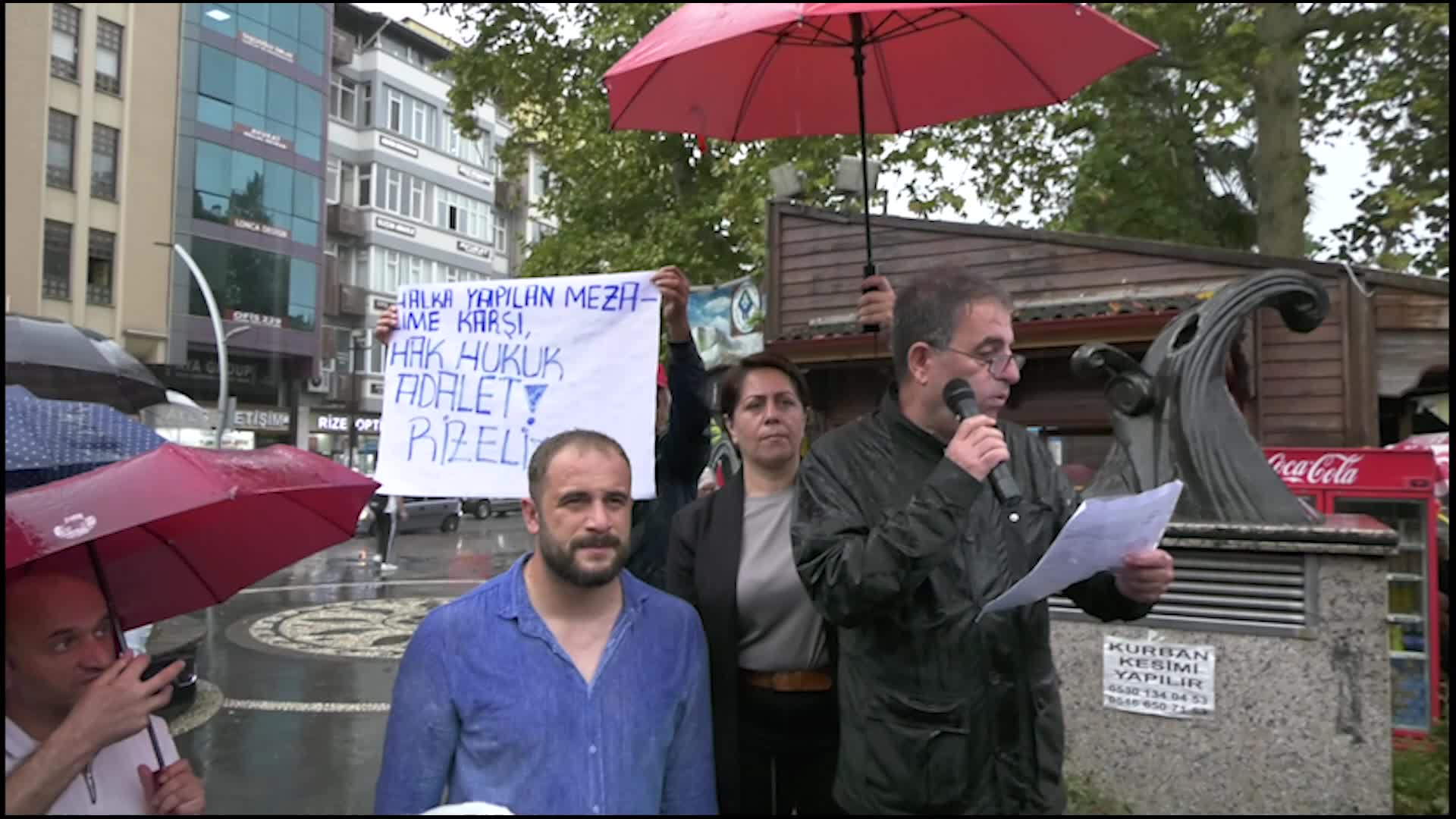 CHP İstanbul İl Yönetiminin tedbiren görevden uzaklaştırılması Rize'de protesto edildi