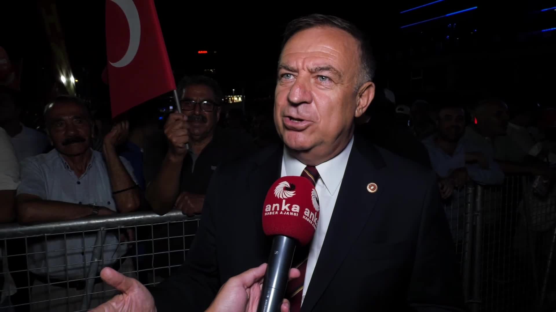 Gökan Zeybek: Millet, sandığın bir an önce önüne gelmesini ve ilk seçimde bu iktidardan kurtulmayı istiyor