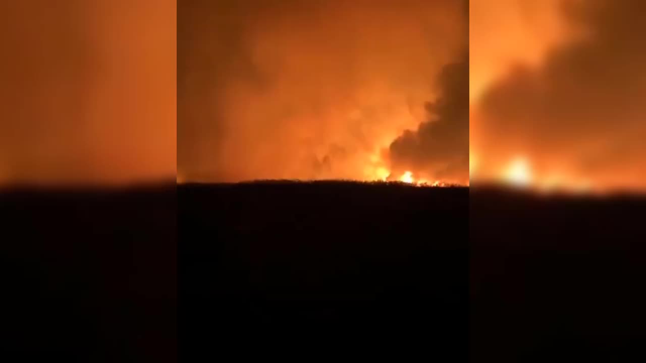 EBER GÖLÜ'NDE SAZLIK ALANDA YANGIN ÇIKTI