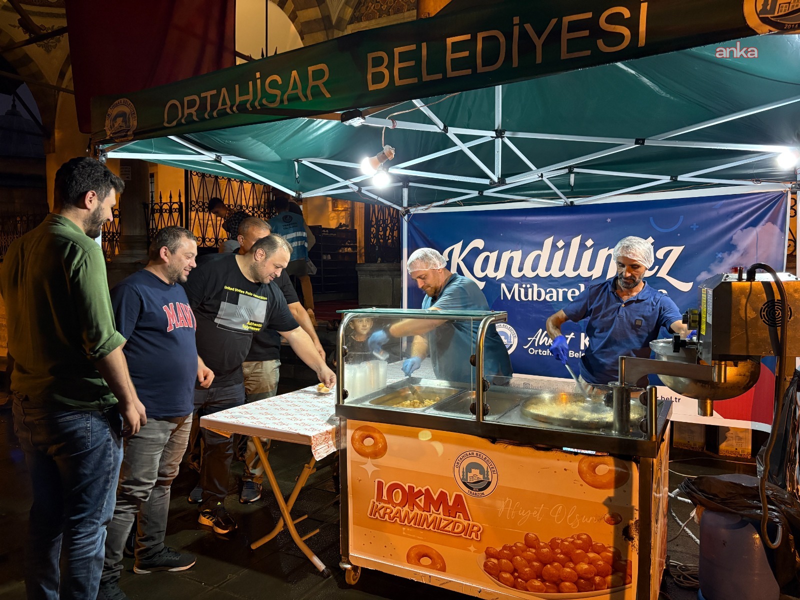Ortahisar Belediyesi, Mevlit Kandili'nde lokma ve helva ikramı yaptı