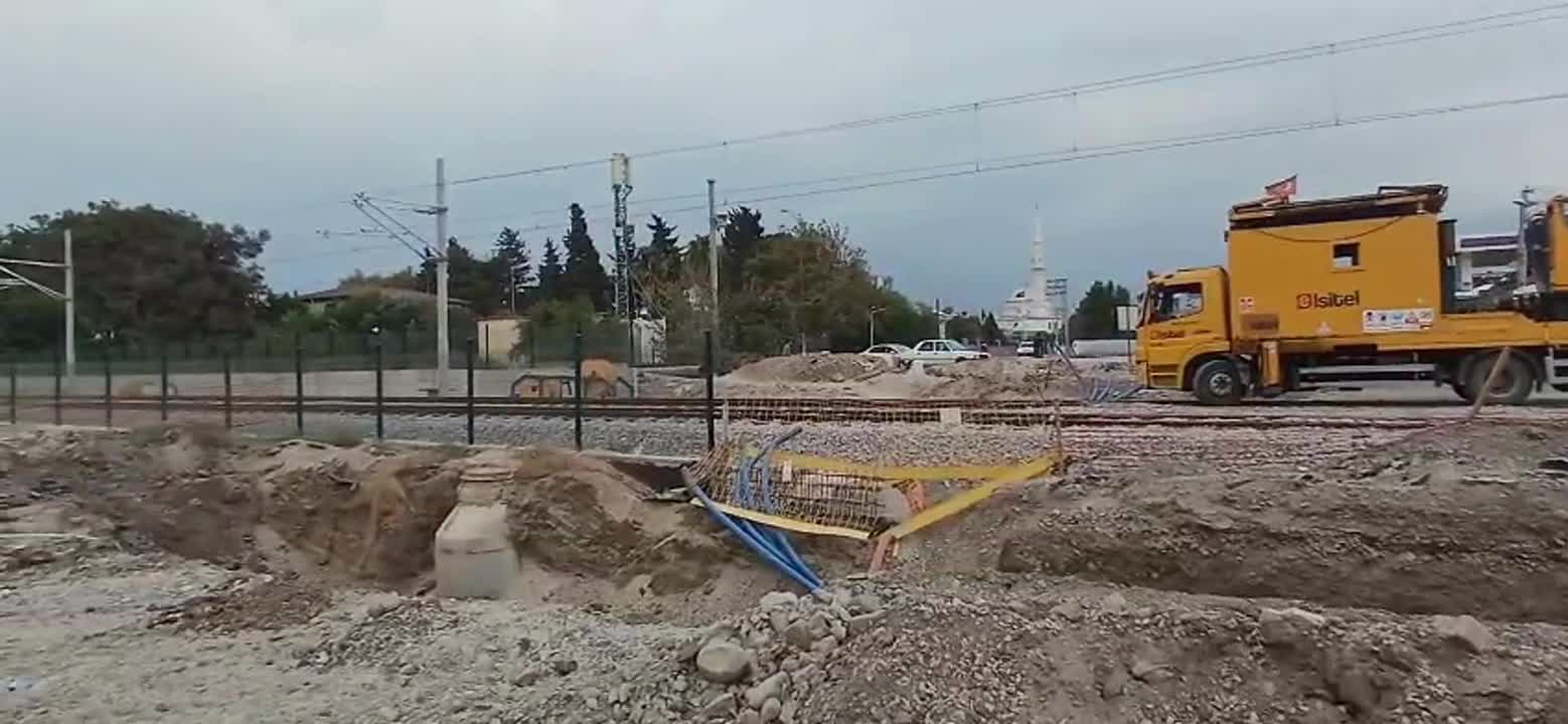 Osmaniye’de hızlı tren projesi nedeniyle bazı yolların kapatılmasına vatandaşlardan tepki: "Yolumuz yok nereden gideceğiz?"