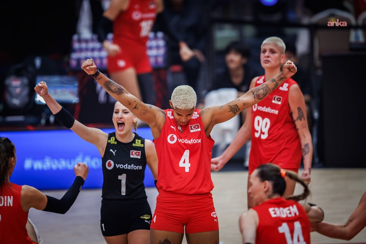 ABD'yi 3-1 mağlup eden Filenin Sultanları, Dünya Şampiyonası'nda yarı finalde yükseldi
