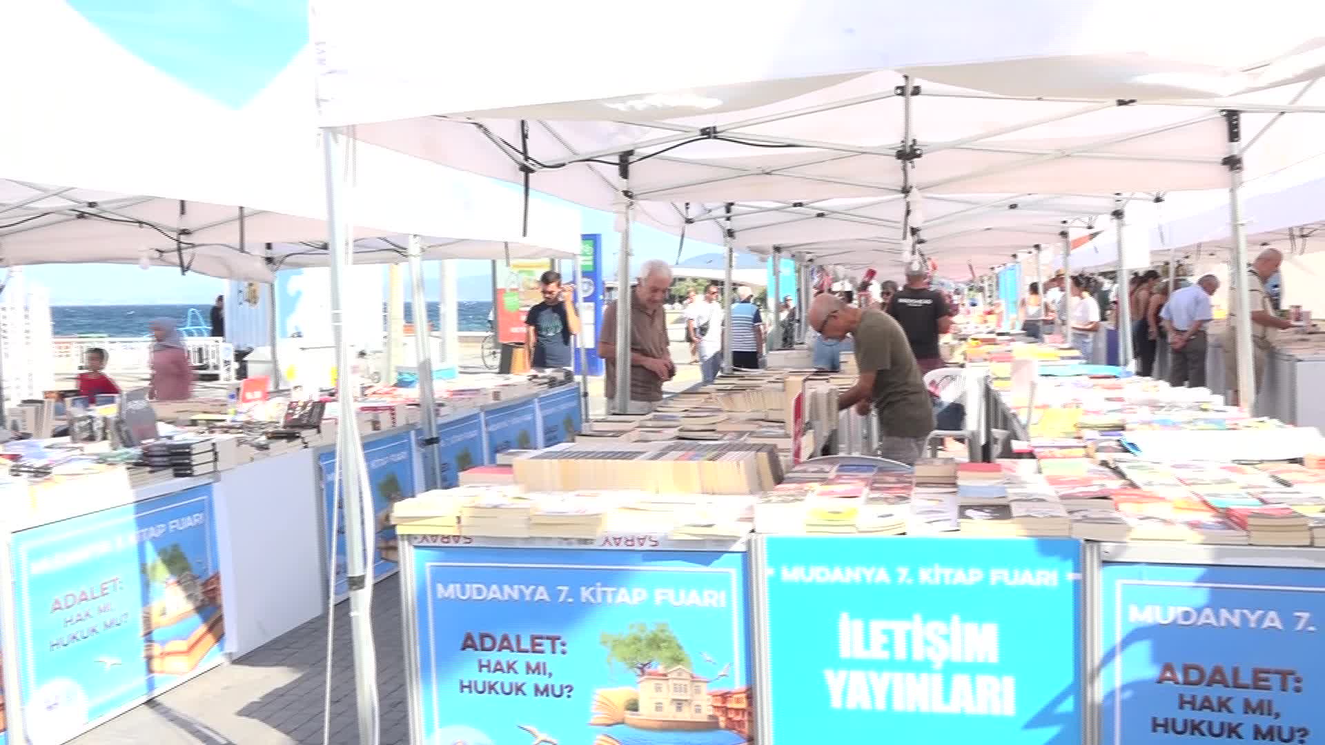 Gazeteci Tuluhan Tekelioğlu, Mudanya Kitap Fuarı’nda kitapseverlerle buluştu