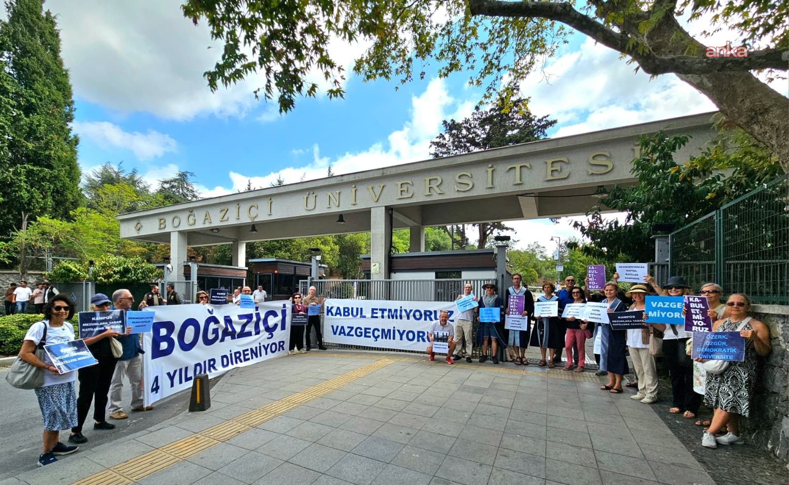Boğaziçi Mezunları, üniversitede işlenen cinayetle ilgili sorumluların hesap vermesini istedi