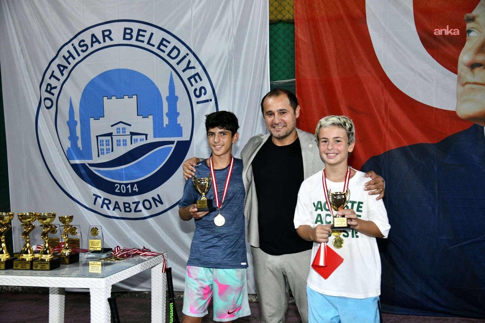 Ortahisar'da Zafer Bayramı Tenis Kupası'nda dereceye girenlere ödülleri verildi