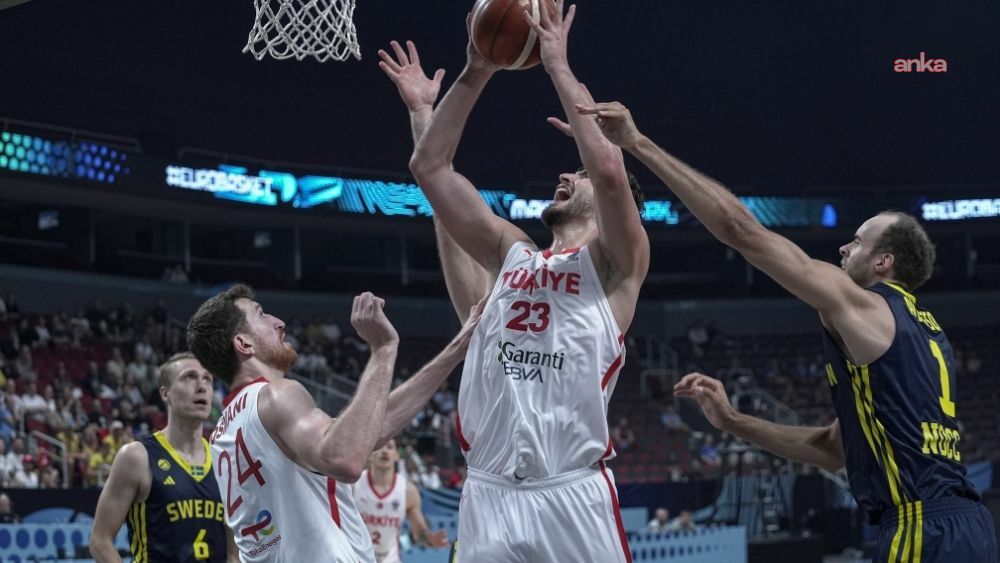 A Milli Erkek Basketbol Takımı, FIBA 2025 Avrupa Şampiyonası'nda çeyrek finale yükseldi