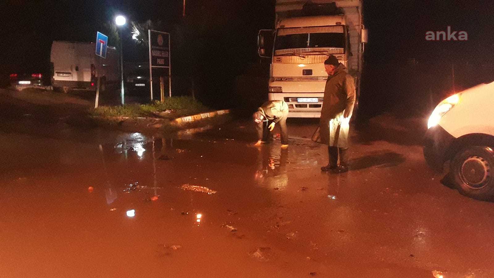 BURHANİYE BELEDİYESİ'NİN YAĞMUR EKİBİ, GECE GÜNDÜZ GÖREVDE