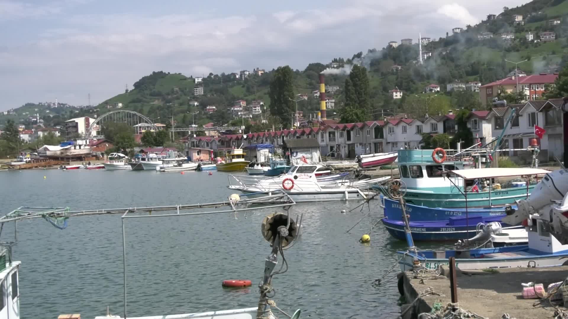 Trabzon'da kafes tipi balık çiftlikleri, halk ve balıkçılar tarafından protesto edildi