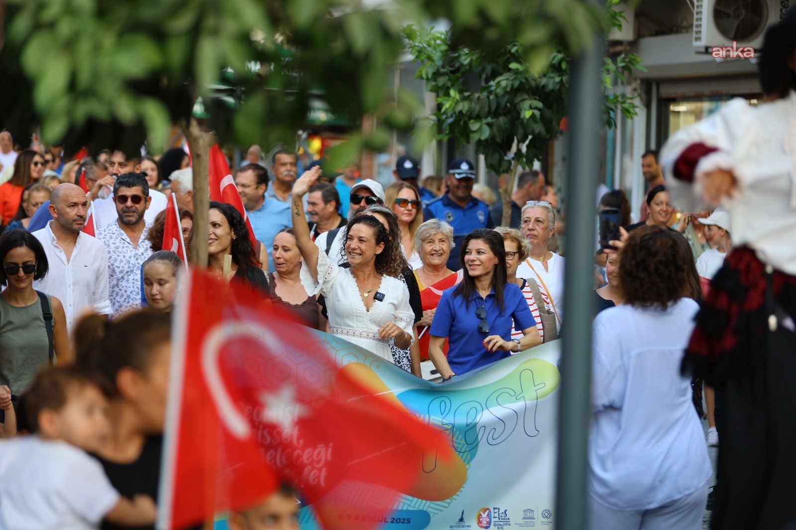 EFEST 2025 renkli görüntülerle başladı