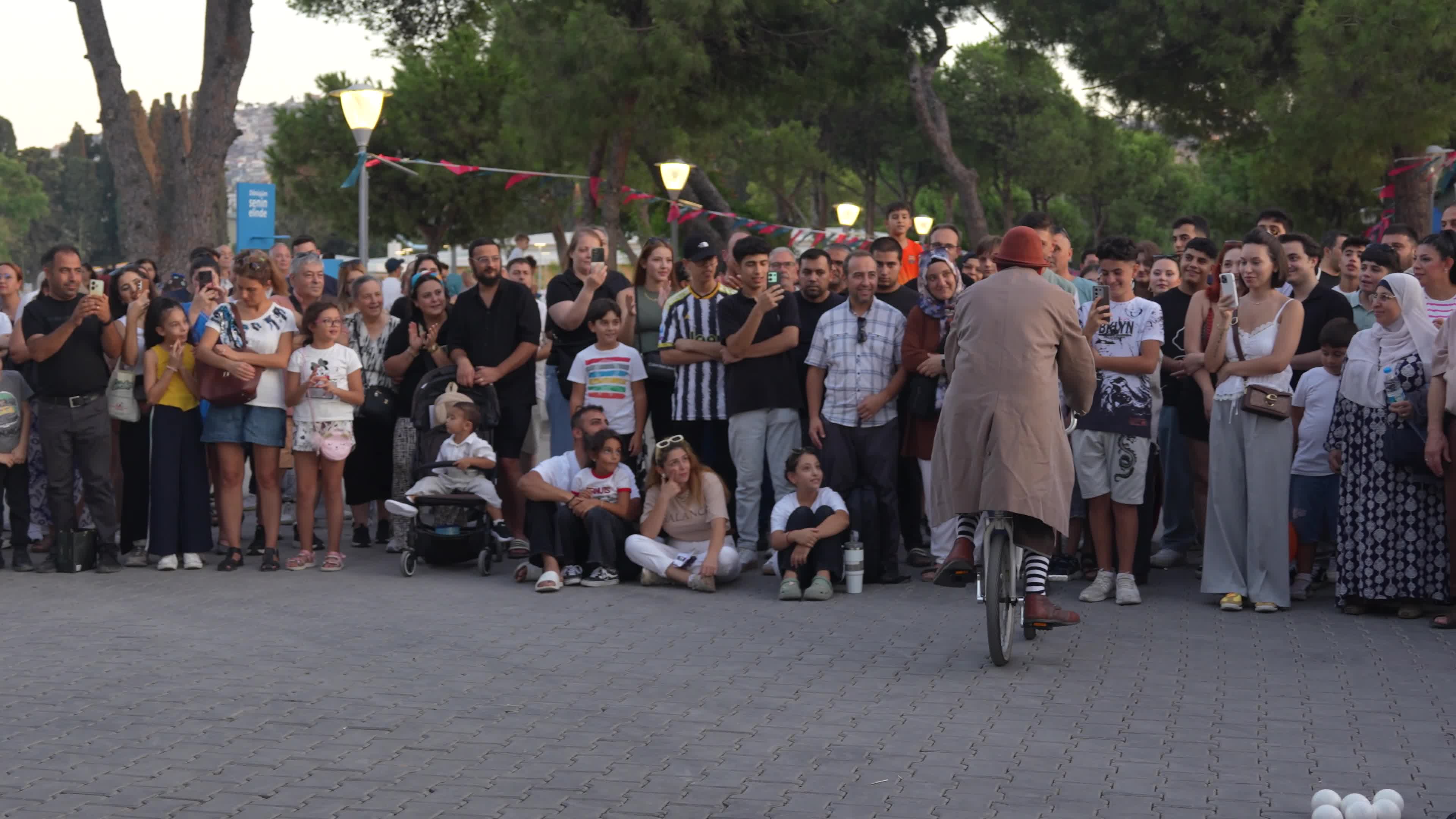 İzmir Enternasyonal Fuarı’nda, uluslararası sokak gösterileri ilgi görüyor