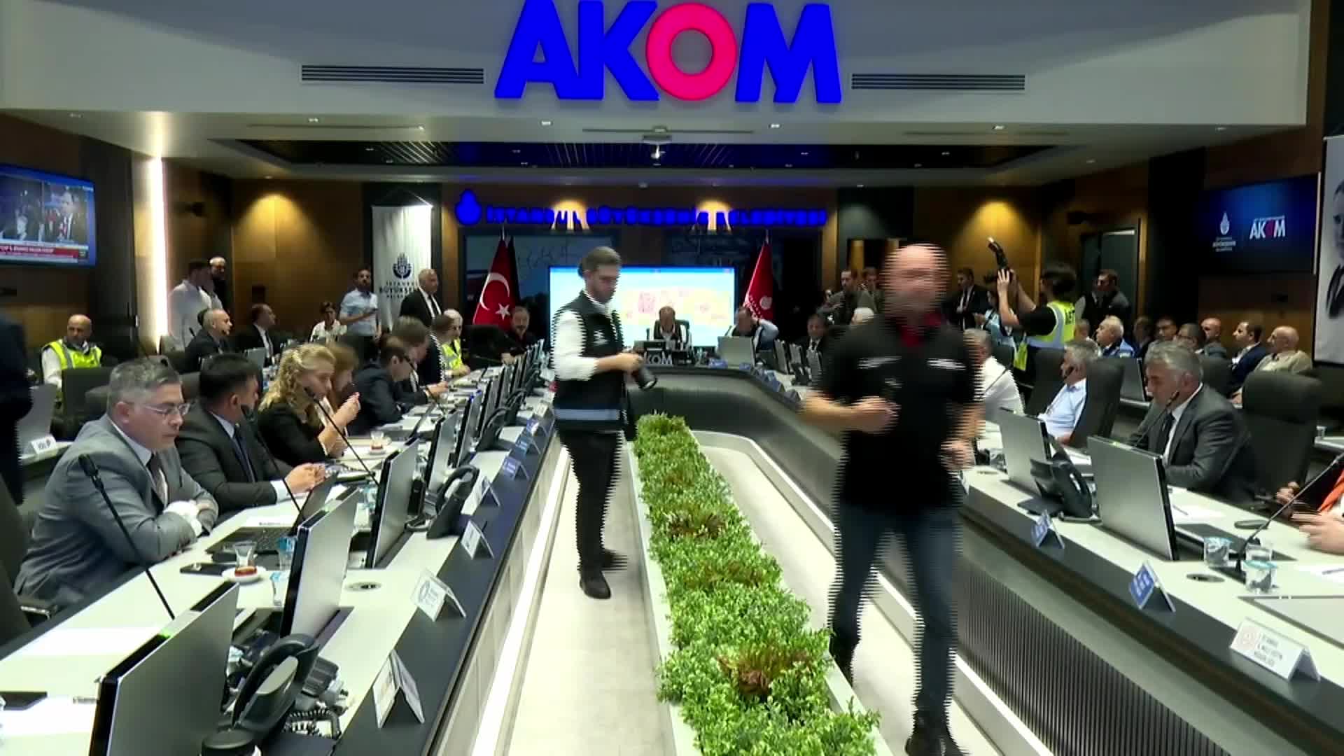 Aslan AKOM'da ders başı trafiğini takip etti: "Aldığımız tedbirlerle trafik sorunsuz akıyor"