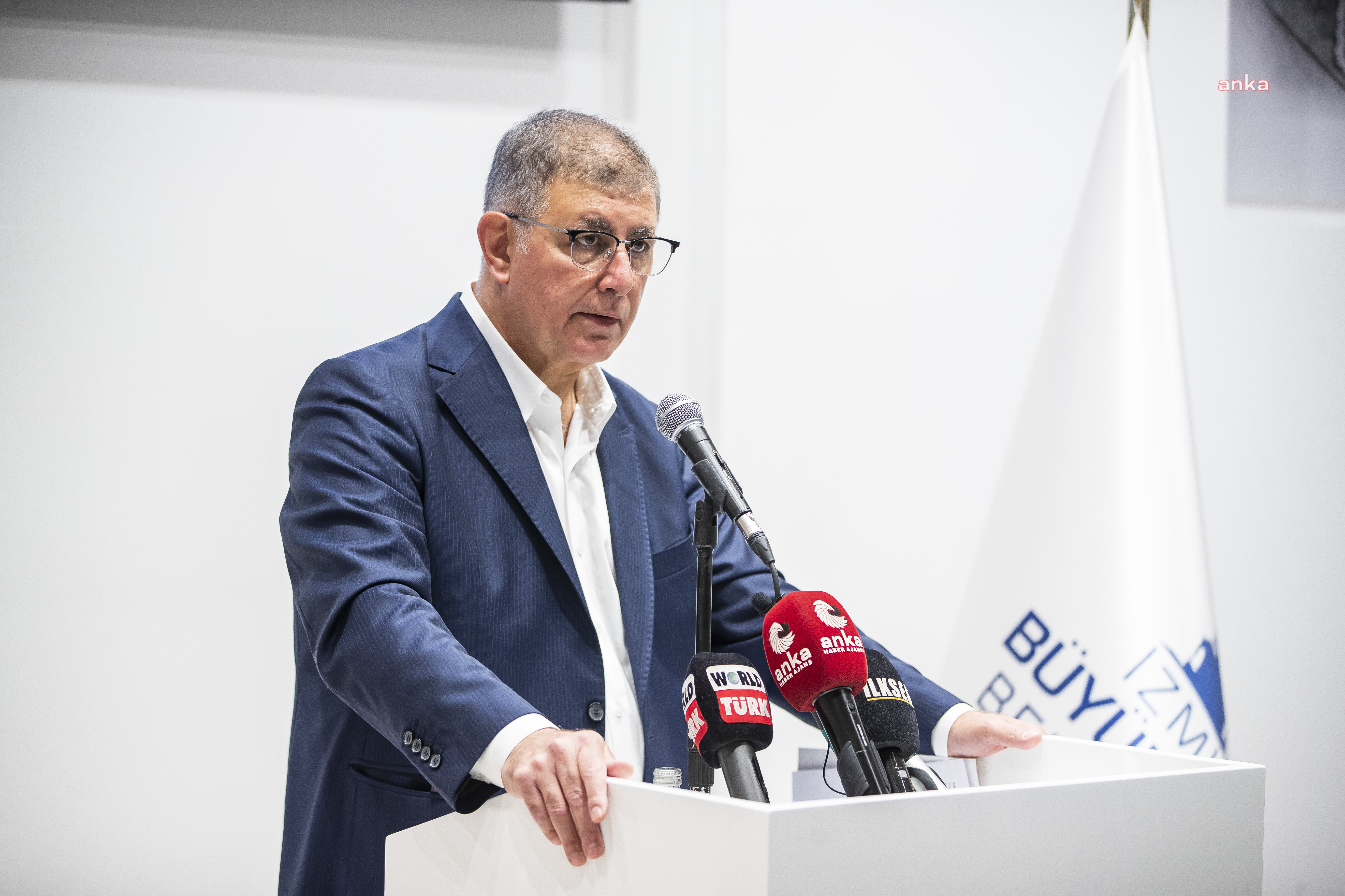 İzmir’de karakola silahlı saldırı… Cemil Tugay: “Hain saldırıyı lanetliyorum”