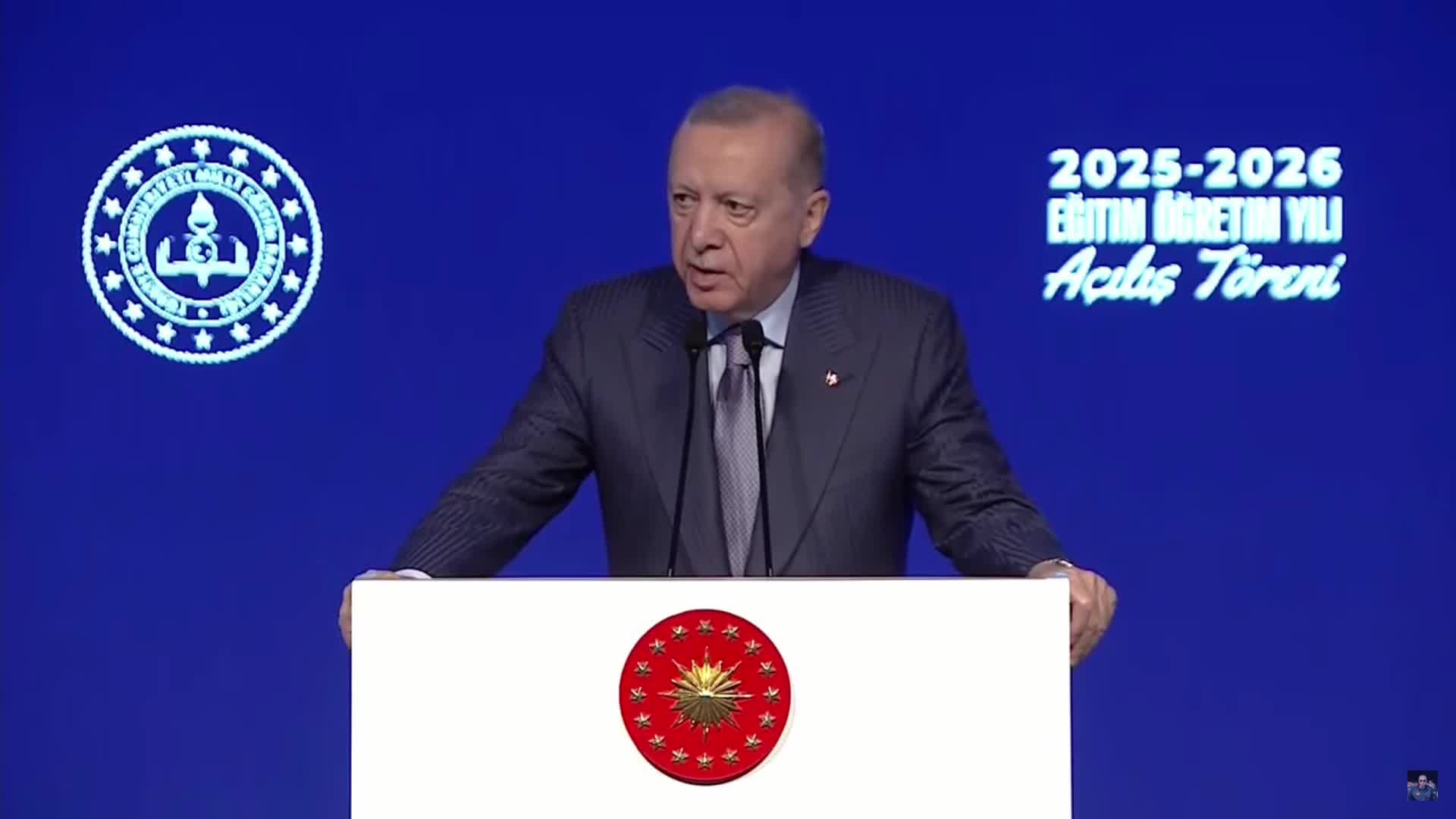 Cumhurbaşkanı Erdoğan: “Yeni eğitim öğretim yılındaki faaliyetlerin iki ana temasının 'Aile ve Yeşil Vatan' olarak belirledik"