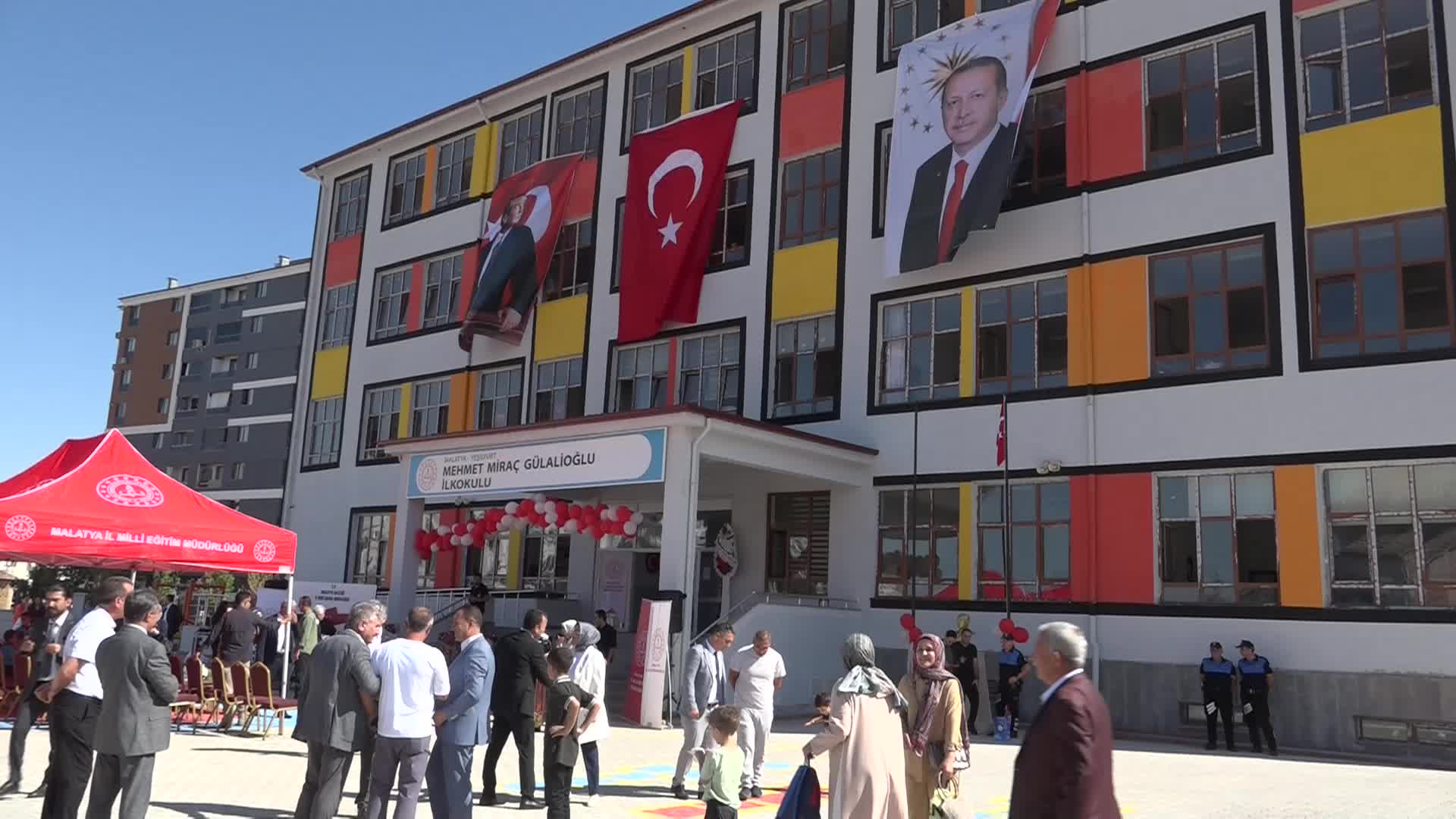 Malatya'da 2025-2026 eğitim yılı törenle başladı... Açılış töreninde AK Parti İl Başkanı konuşturuldu: "Güçlü bir hükümet, güçlü bir devletimiz var"